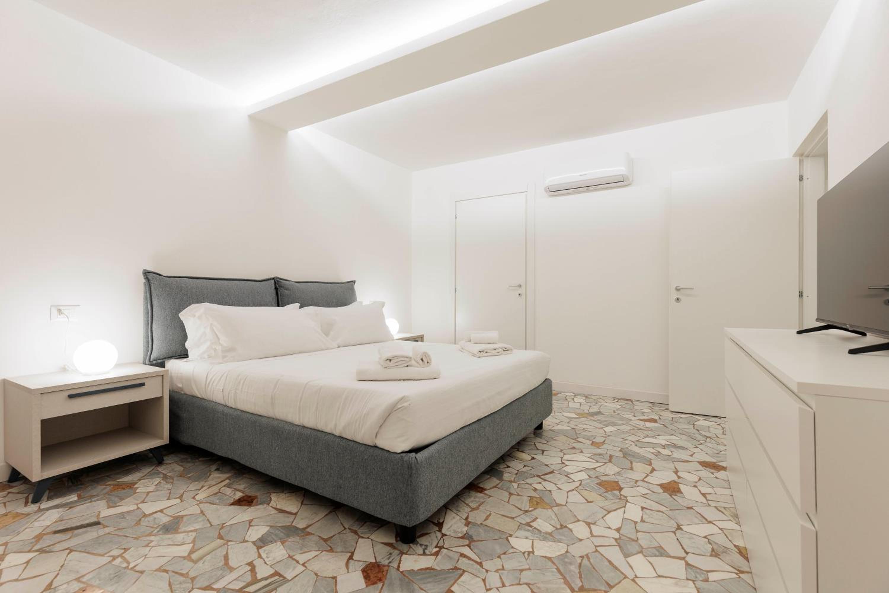 Giordano Luxury Home