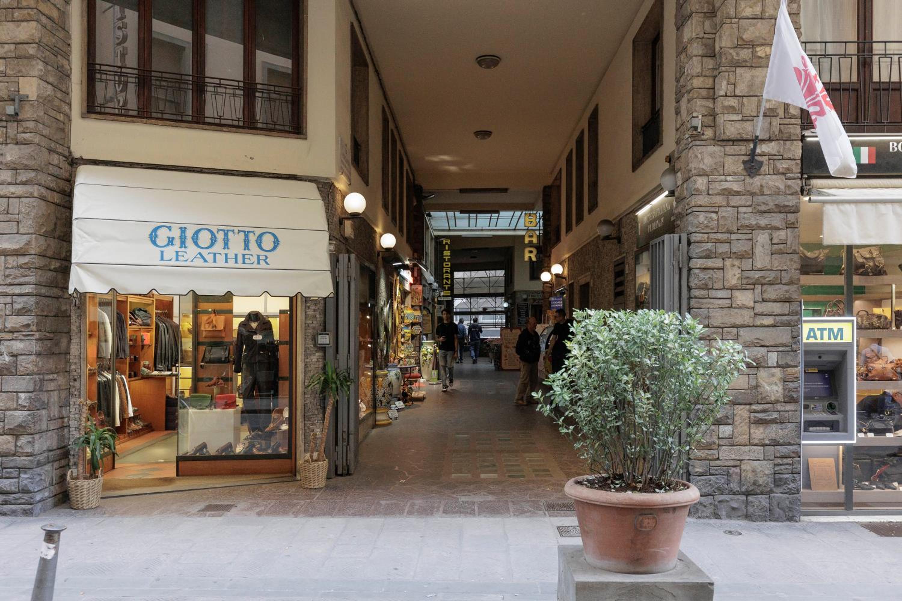 Giordano Luxury Home