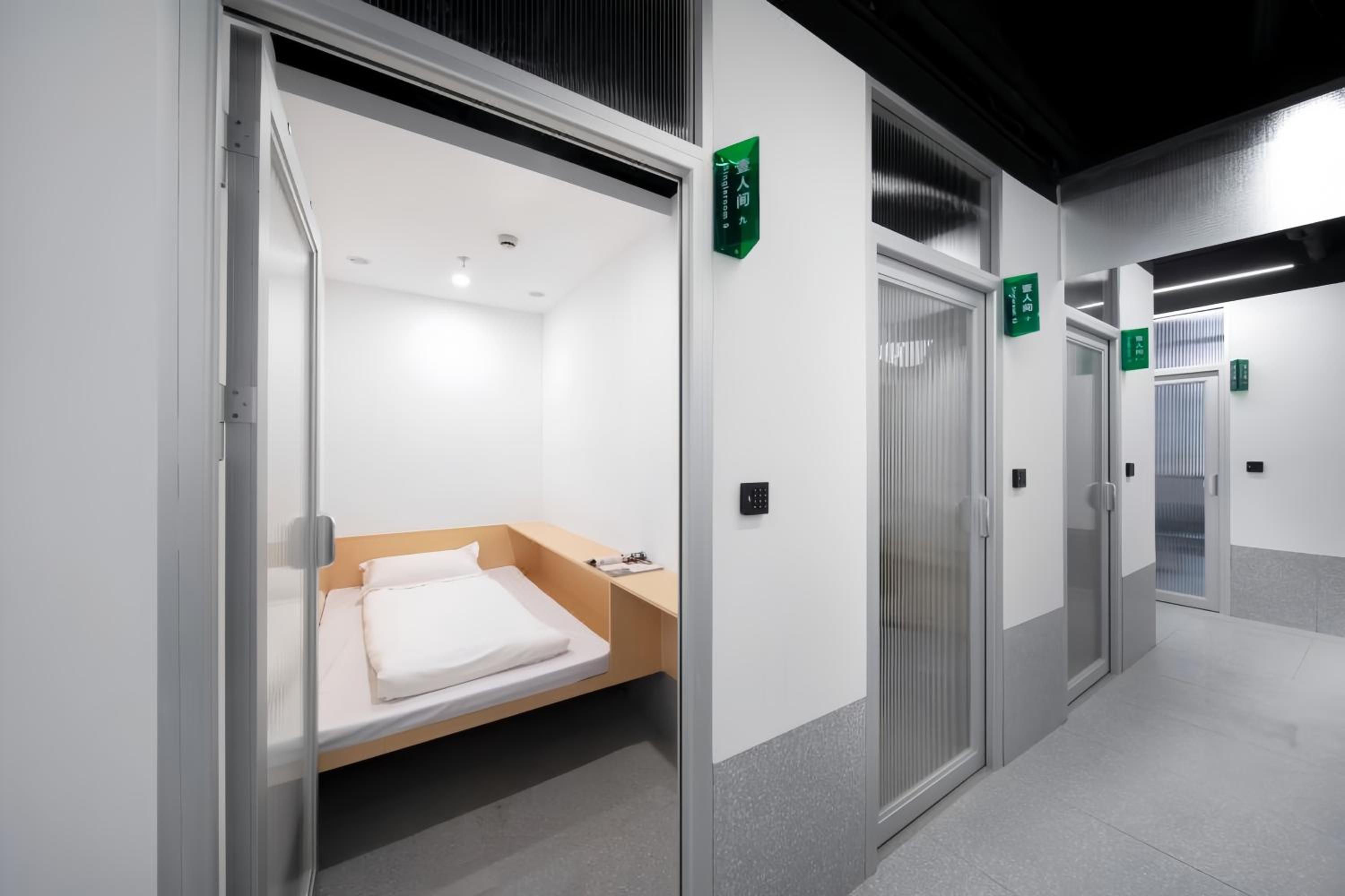 WeFlow Youth Hostel - Shanghai People's Square Jing'an Joy City