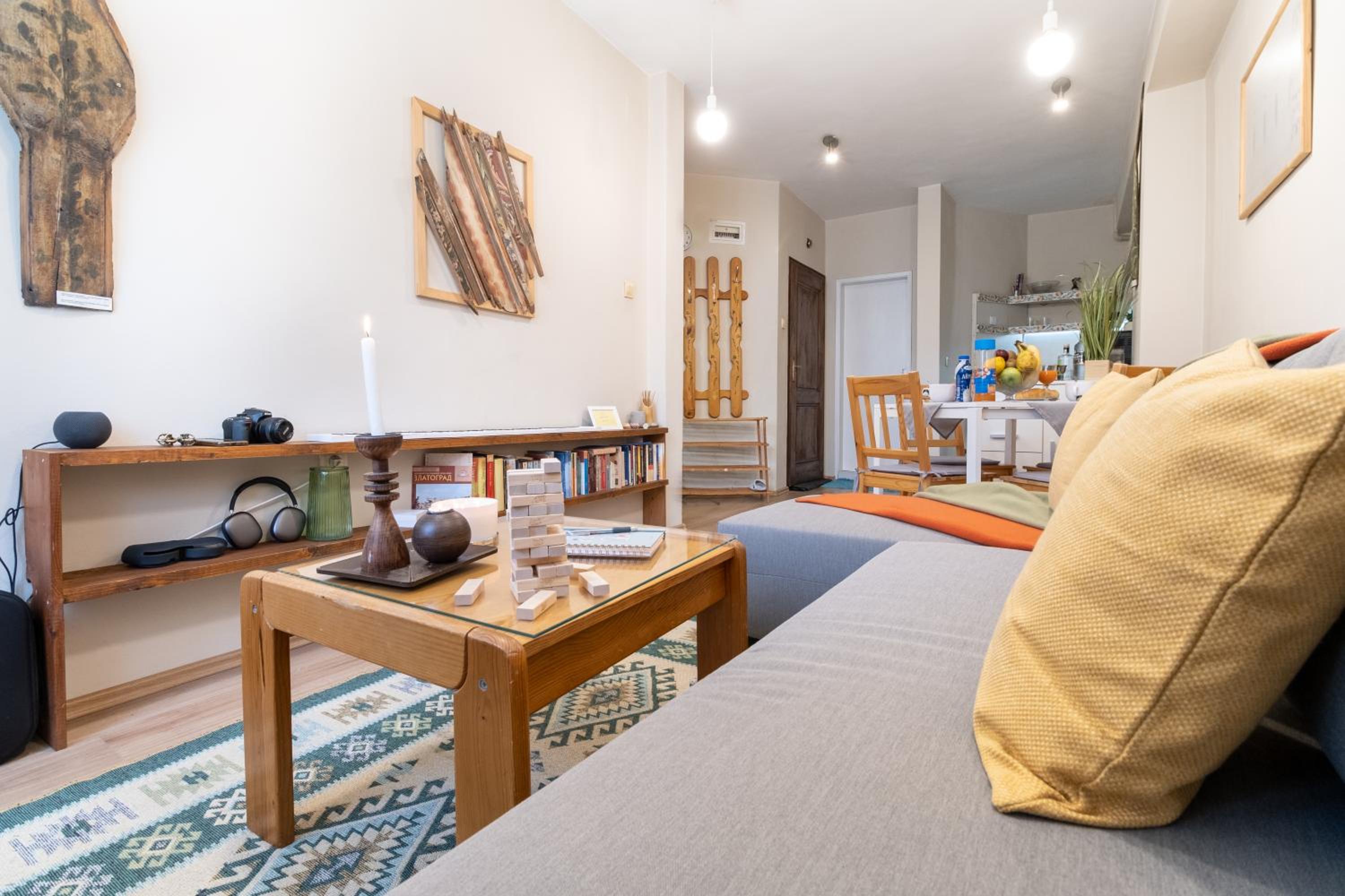 Chic Urban Getaway in City Center by Flat Mаnager