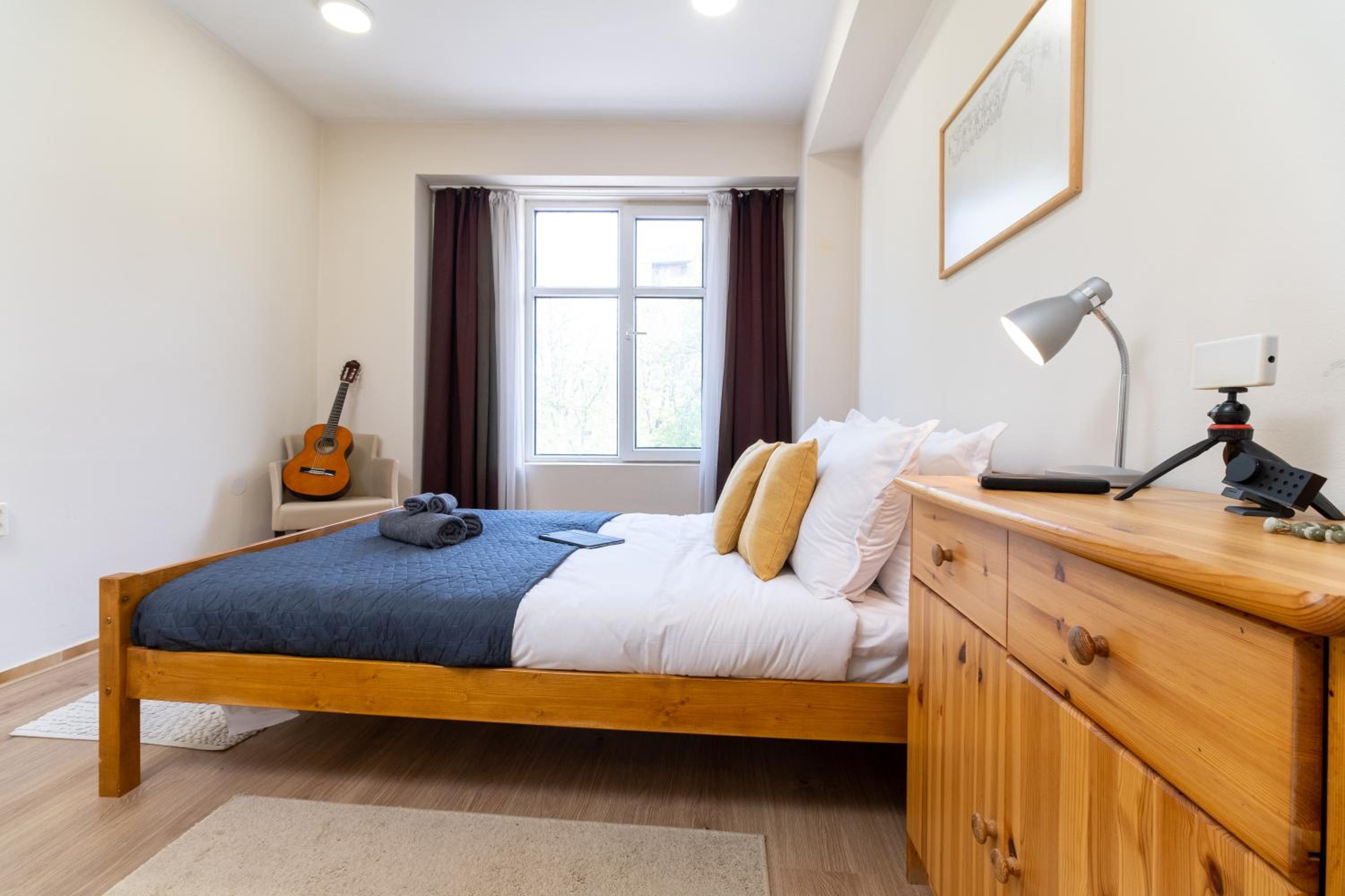 Chic Urban Getaway in City Center by Flat Mаnager
