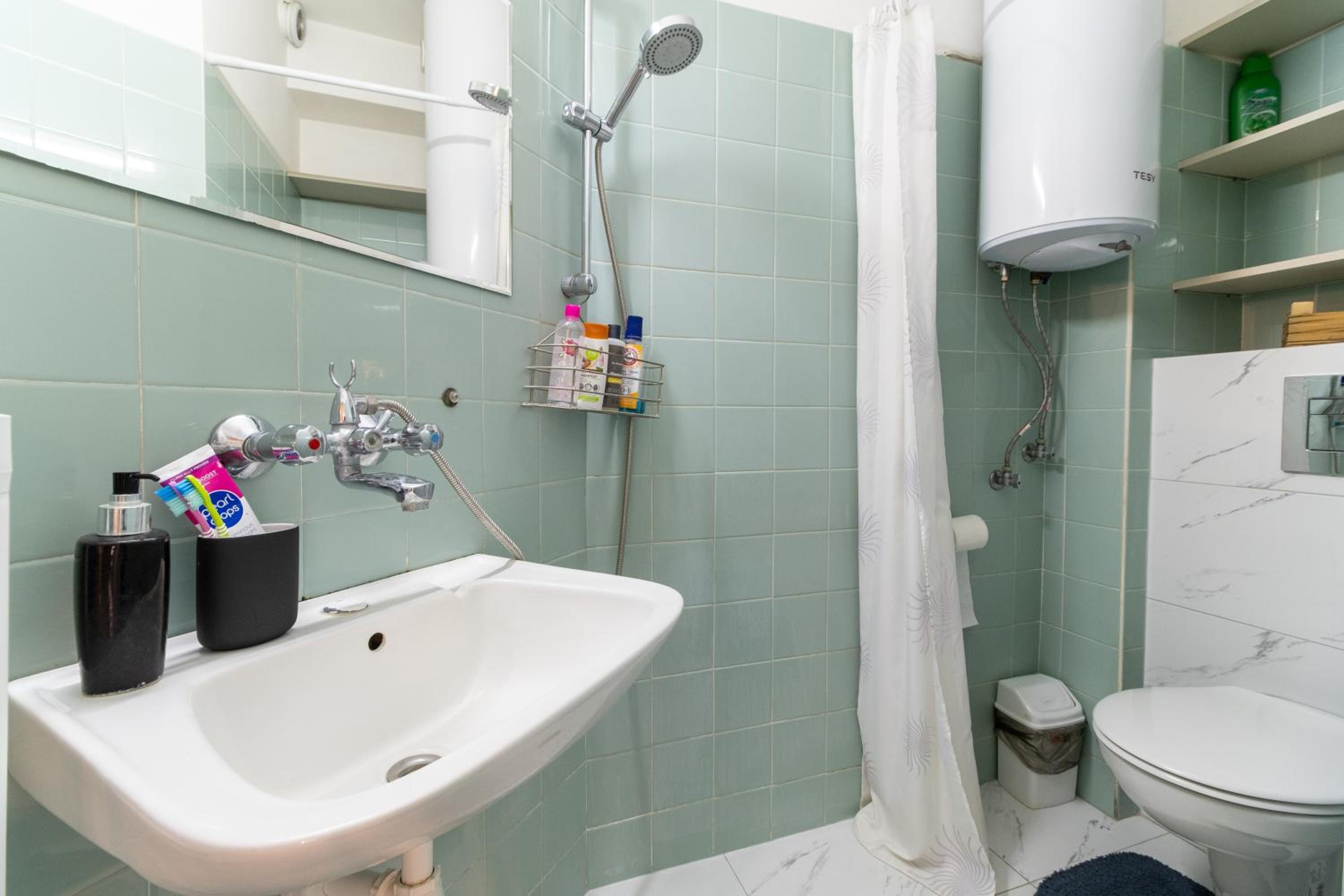 Chic Urban Getaway in City Center by Flat Mаnager