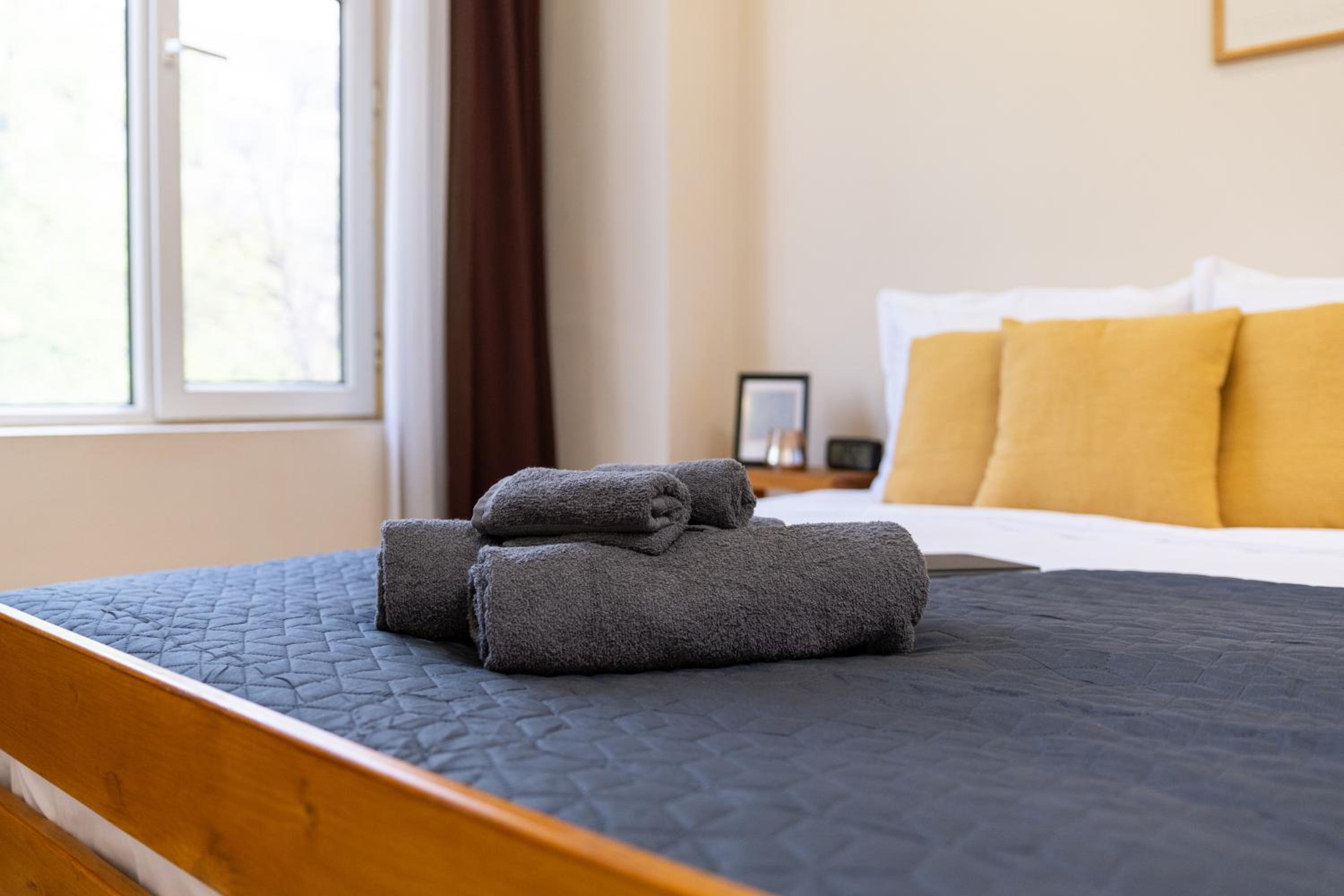 Chic Urban Getaway in City Center by Flat Mаnager