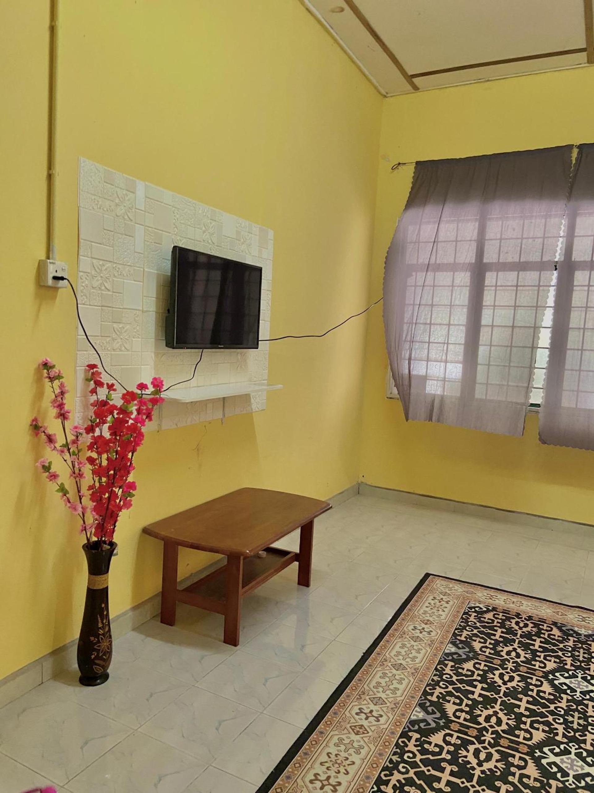 umi homestay batu buruk photo 1