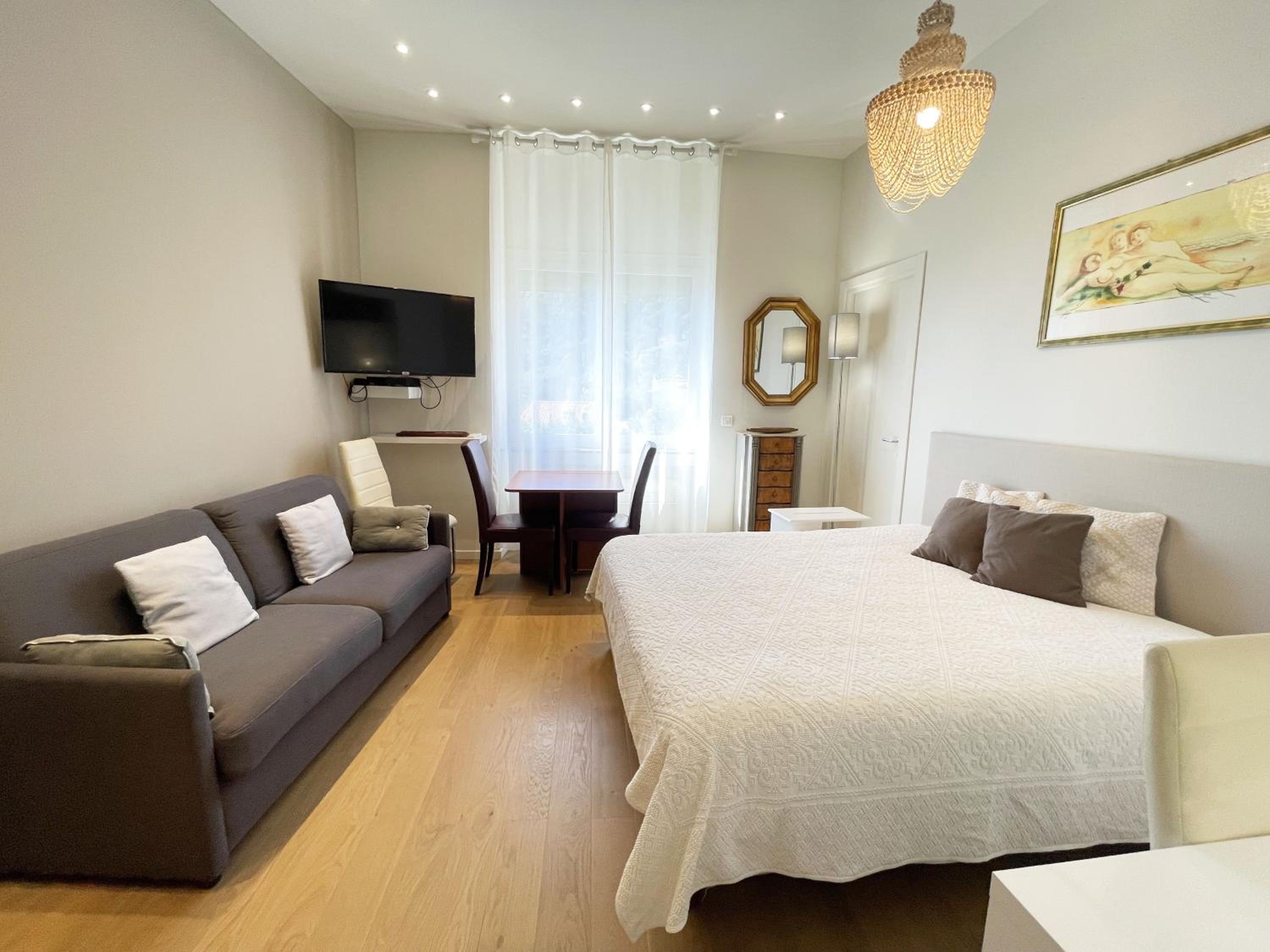 Ezevacances Studio Capuccino vue mer 5 mn plage 7 mn gare Wifi
