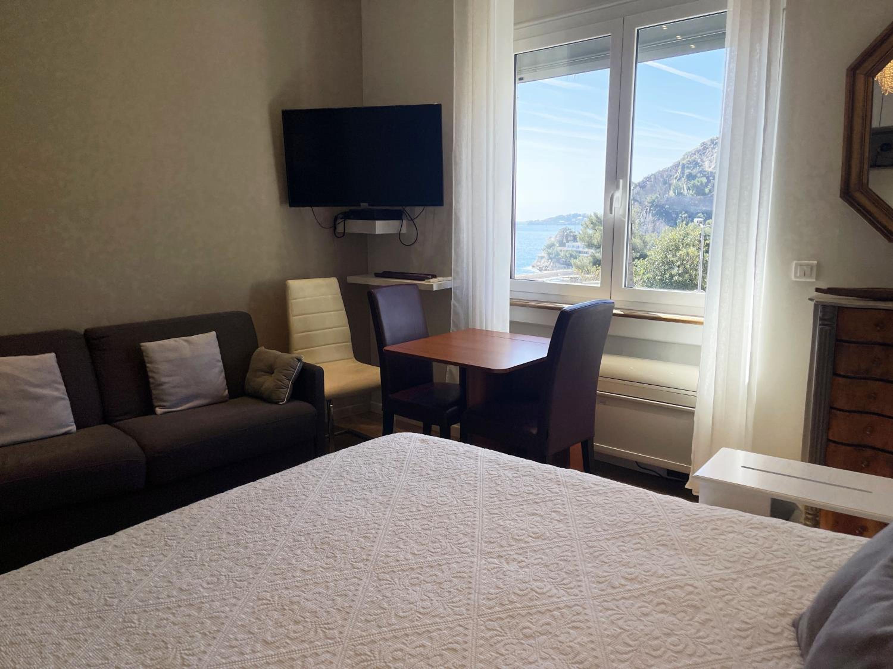 Ezevacances Studio Capuccino vue mer 5 mn plage 7 mn gare Wifi