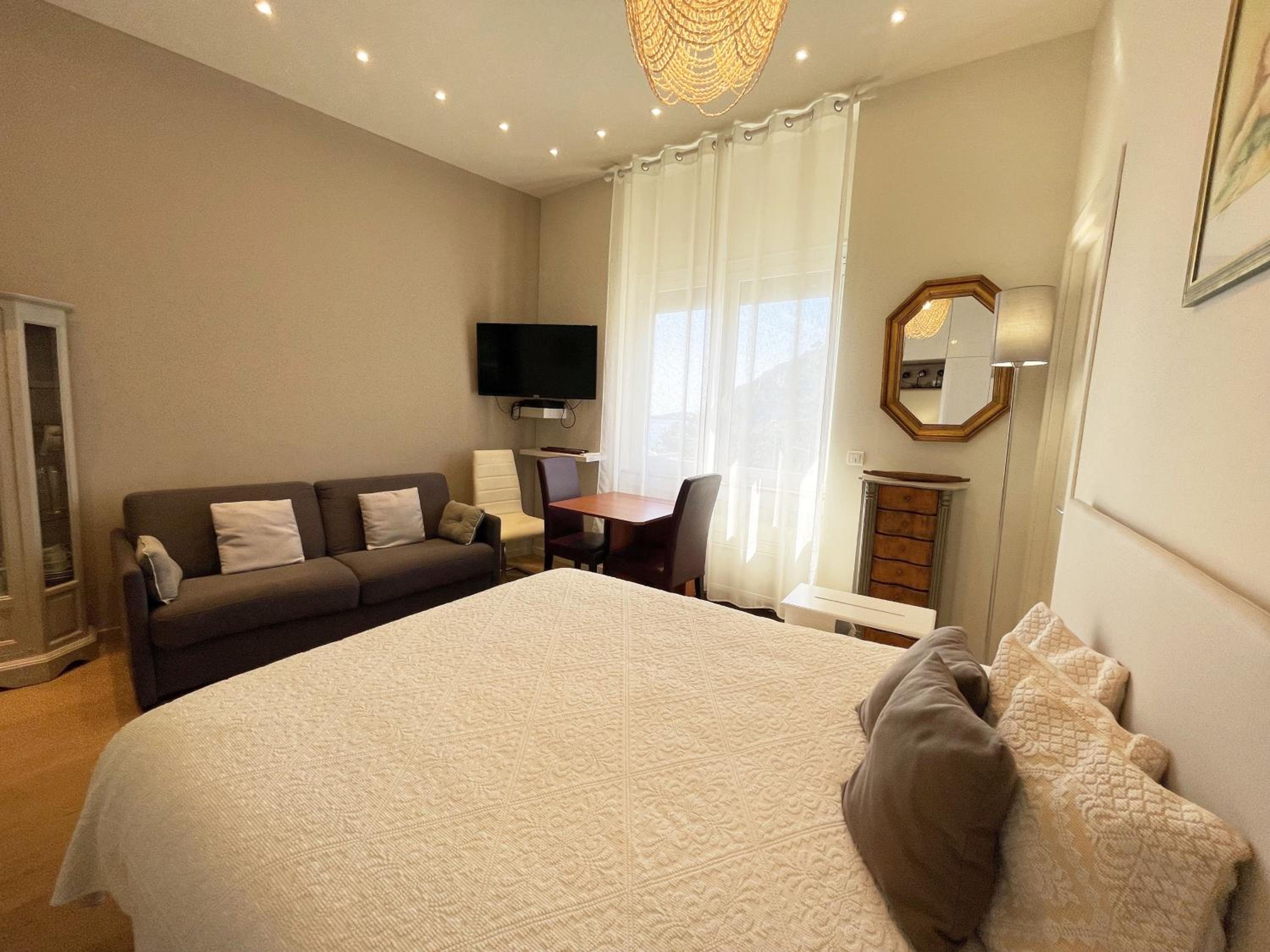 Ezevacances Studio Capuccino vue mer 5 mn plage 7 mn gare Wifi