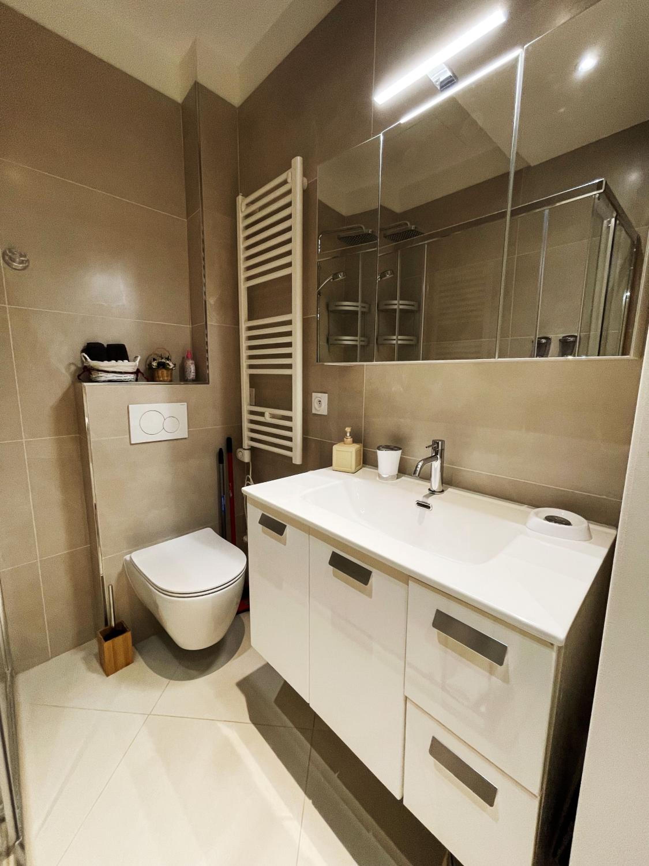 Ezevacances Studio Capuccino vue mer 5 mn plage 7 mn gare Wifi