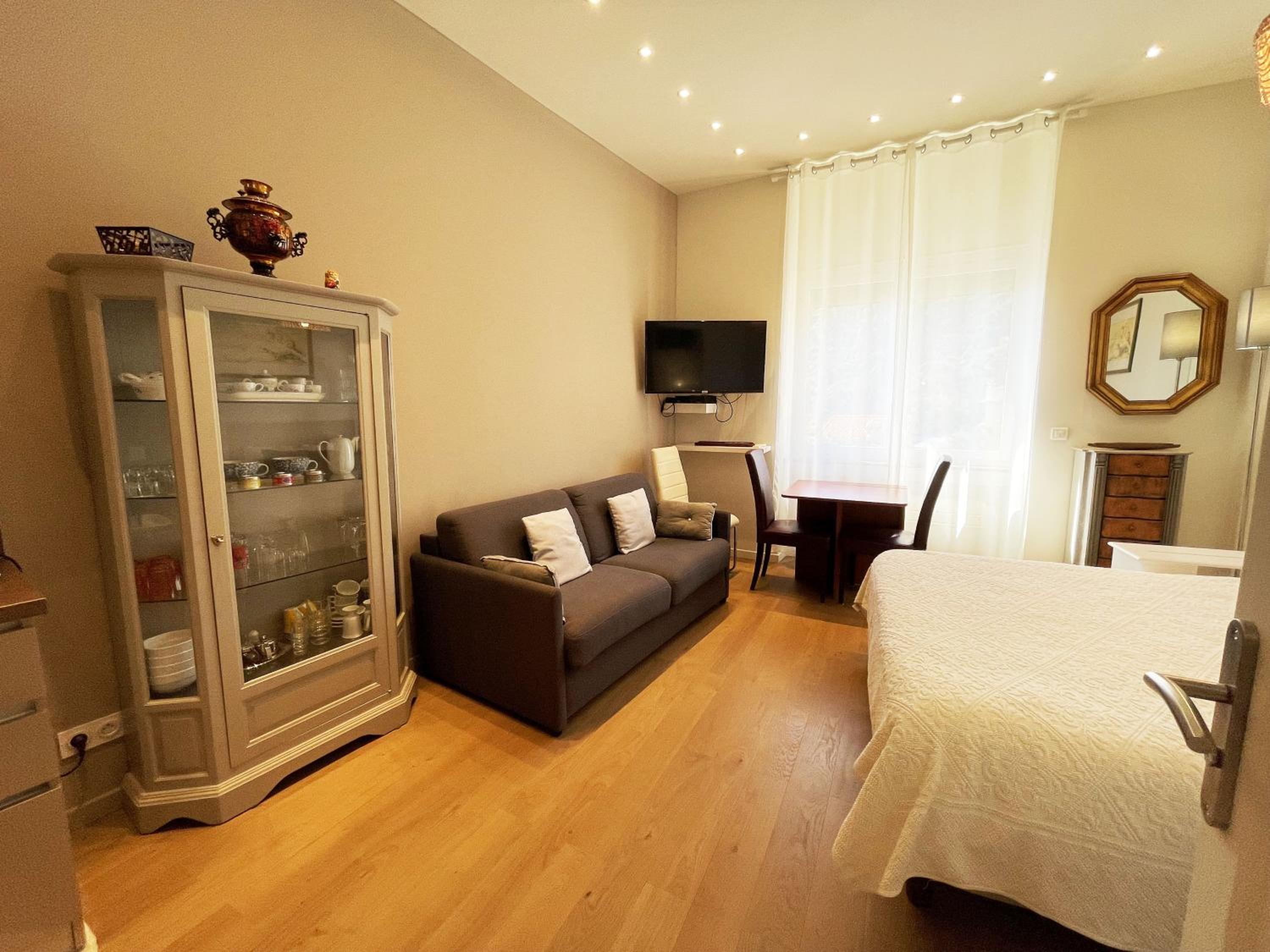 Ezevacances Studio Capuccino vue mer 5 mn plage 7 mn gare Wifi