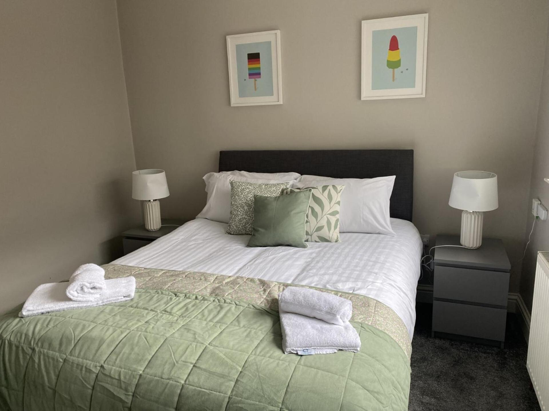 Modern 1 BDR City apartments by Belfast City Breaks view 3