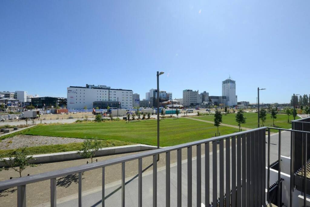 CBD Parkside Oasis With Free Parking