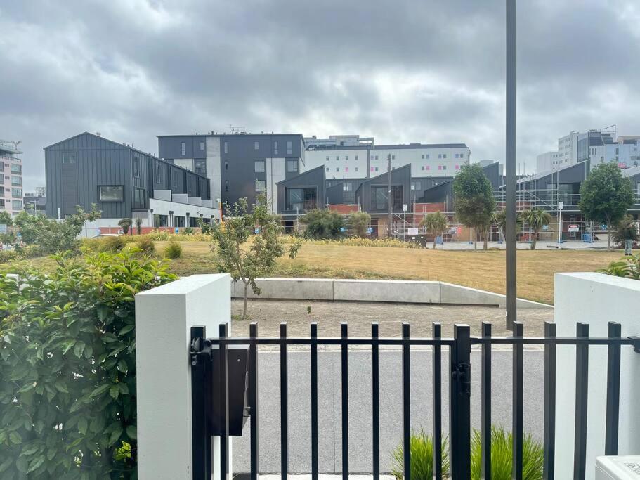 CBD Parkside Oasis With Free Parking