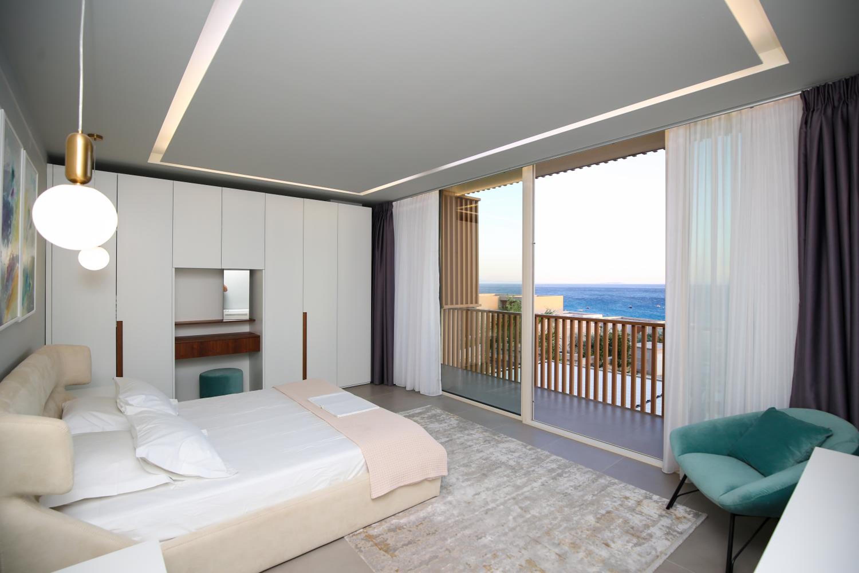 Luxurious 5 Bedroom Beach Villa