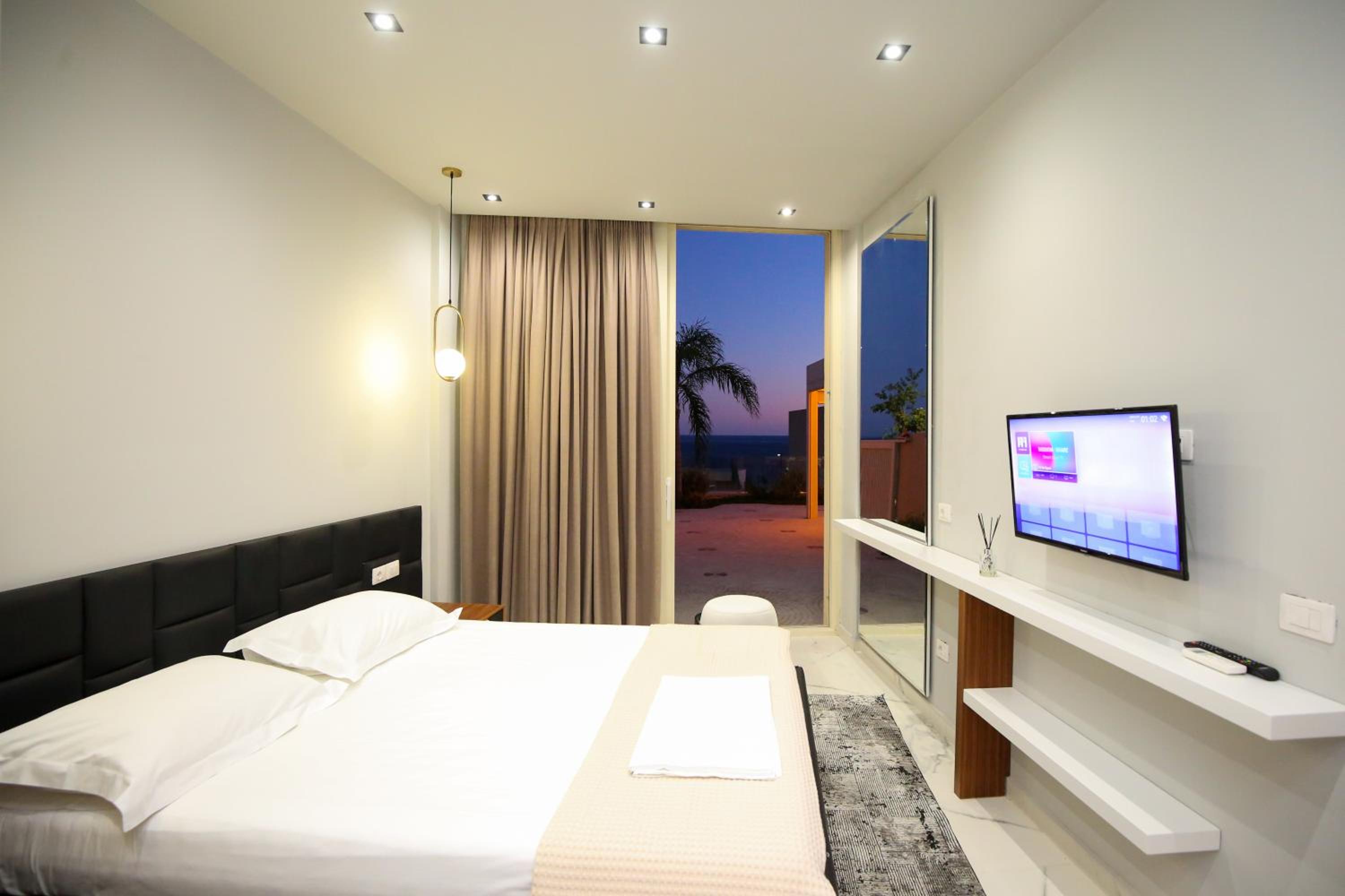 Luxurious 5 Bedroom Beach Villa