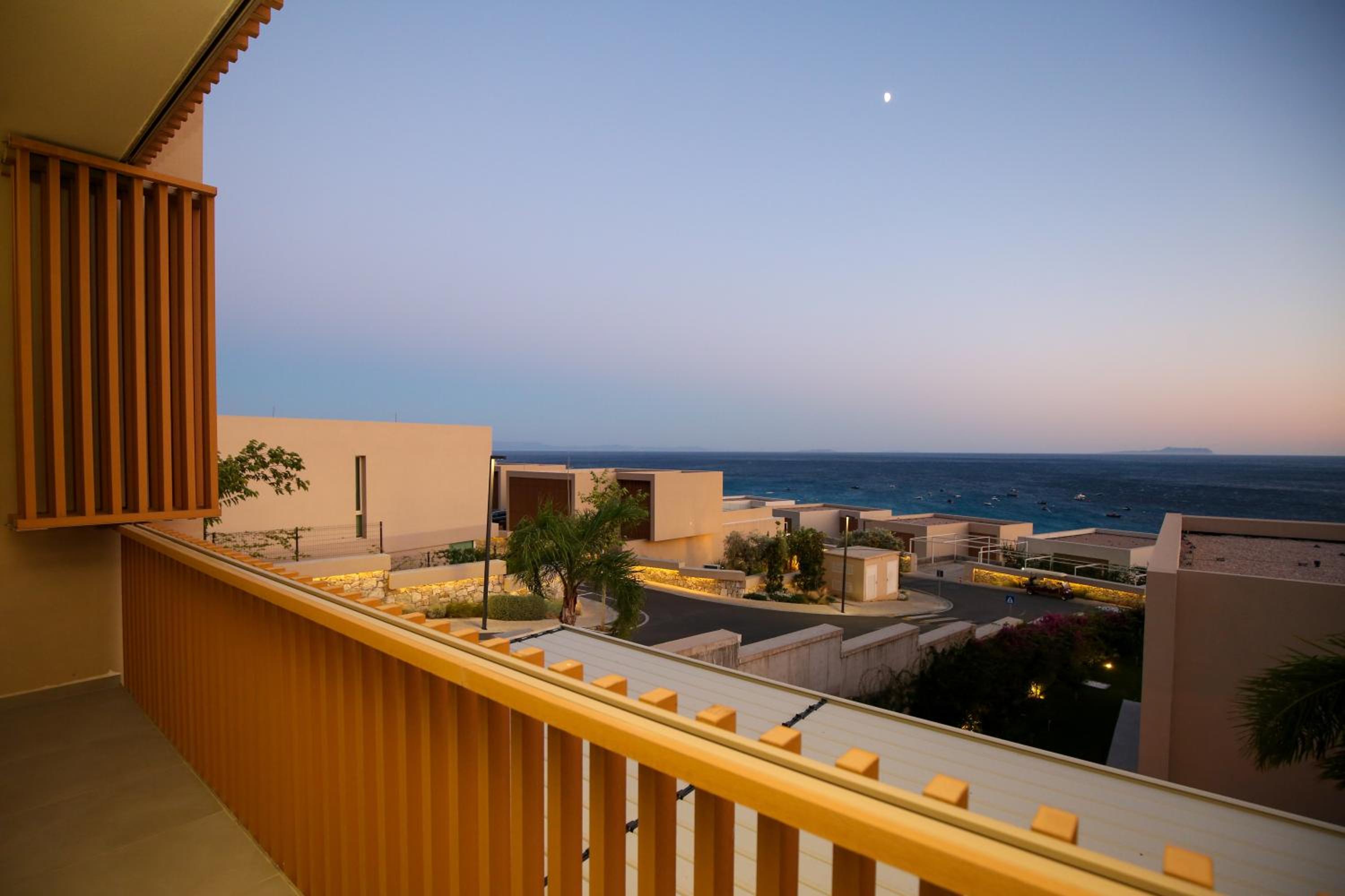Luxurious 5 Bedroom Beach Villa