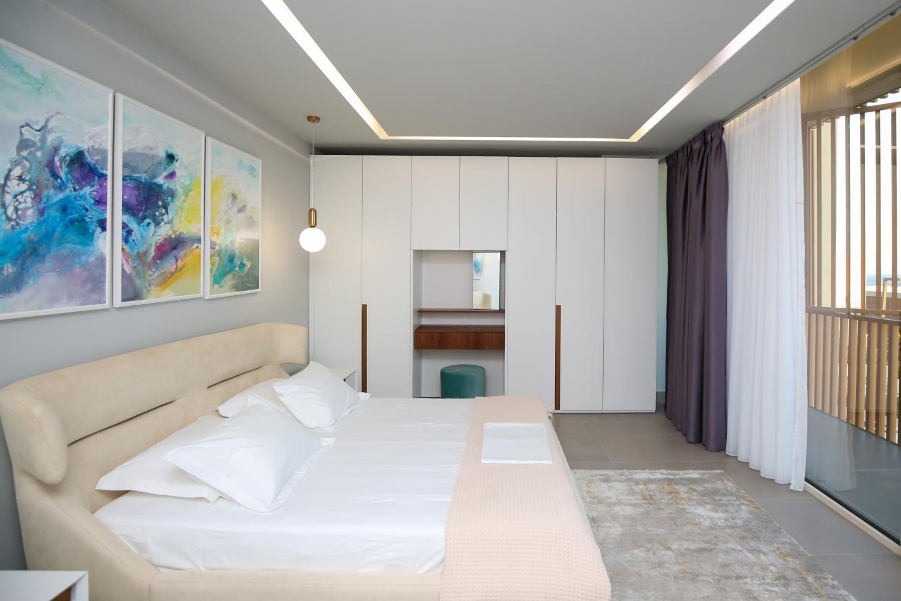 Luxurious 5 Bedroom Beach Villa