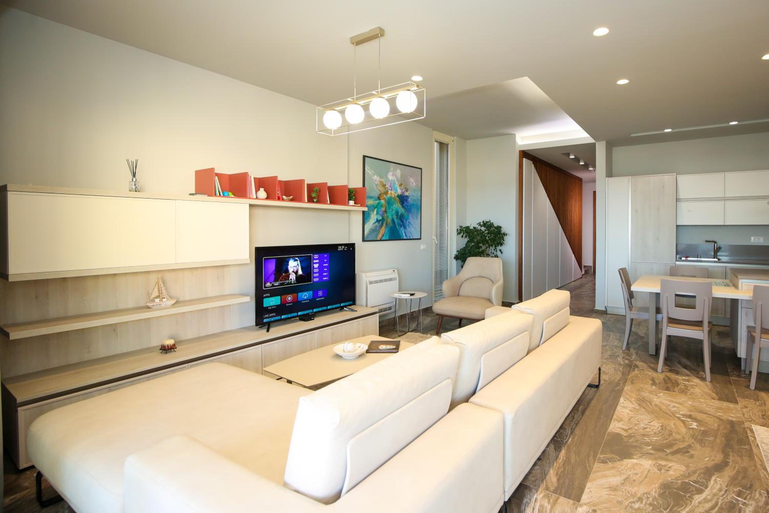 Luxurious 5 Bedroom Beach Villa