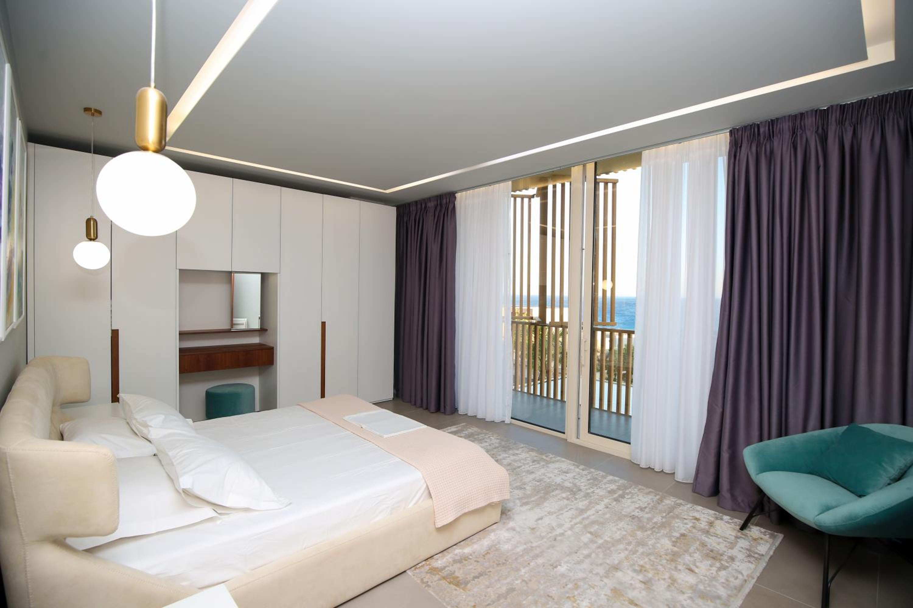 Luxurious 5 Bedroom Beach Villa