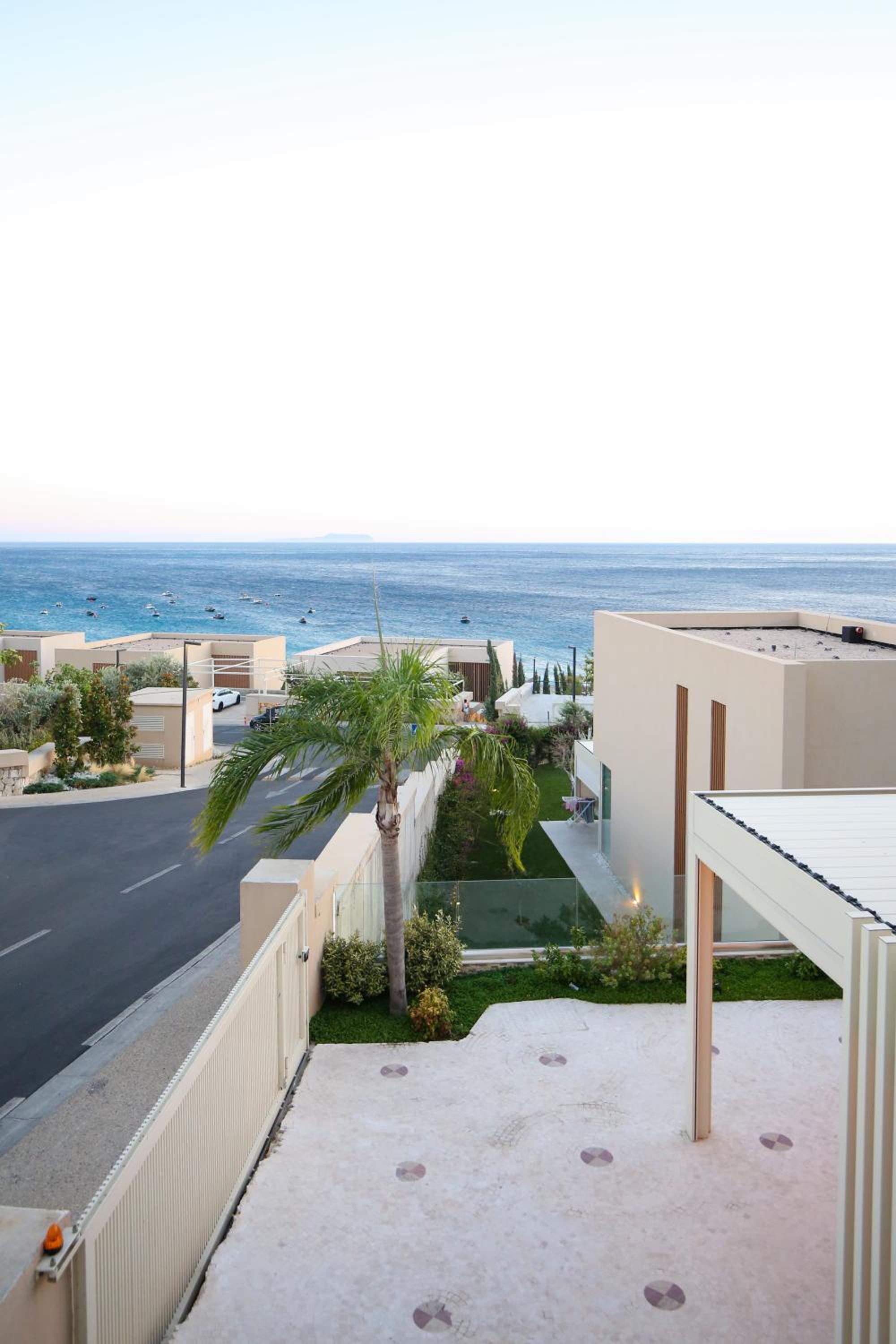 Luxurious 5 Bedroom Beach Villa