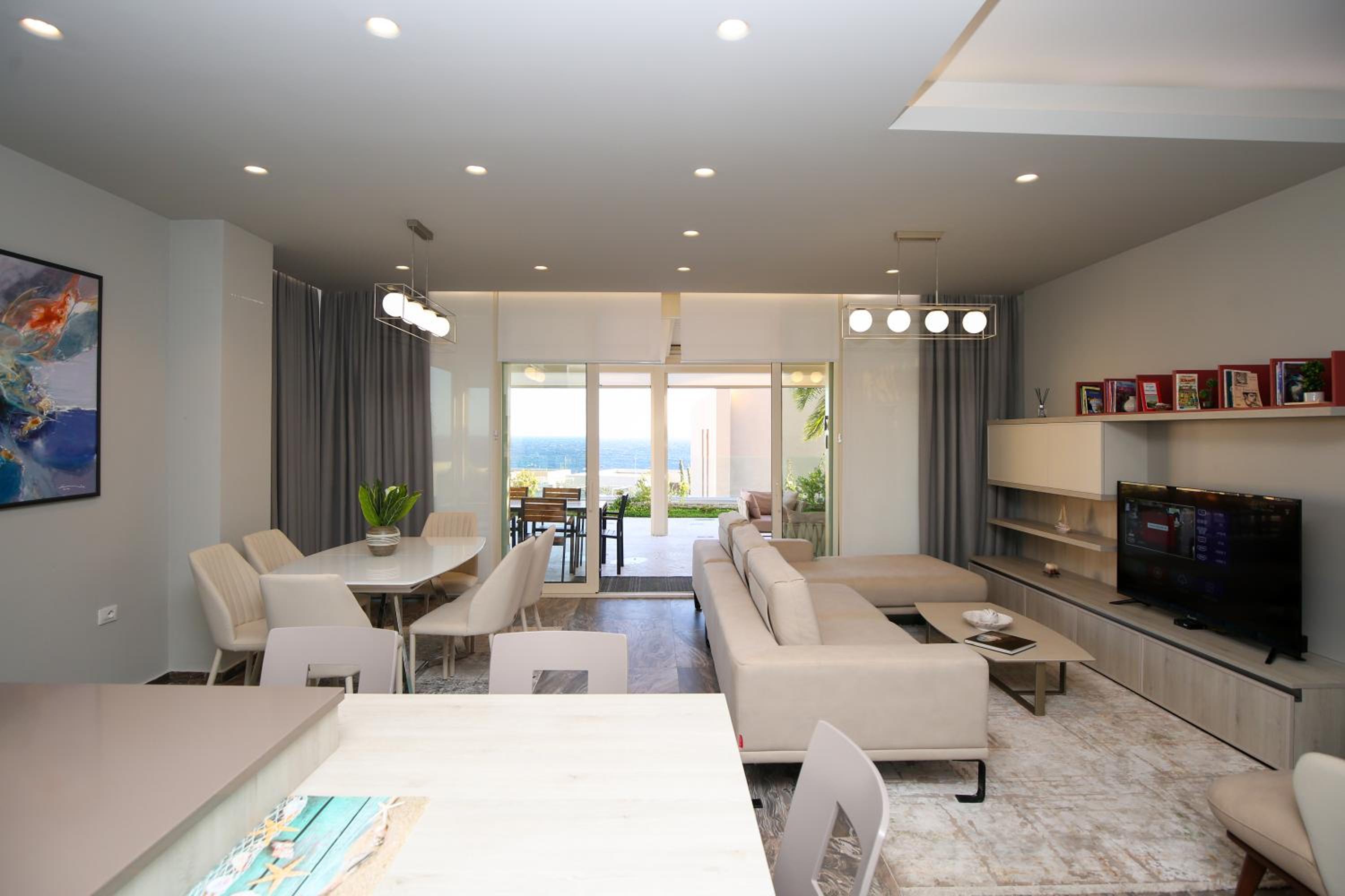 Luxurious 5 Bedroom Beach Villa