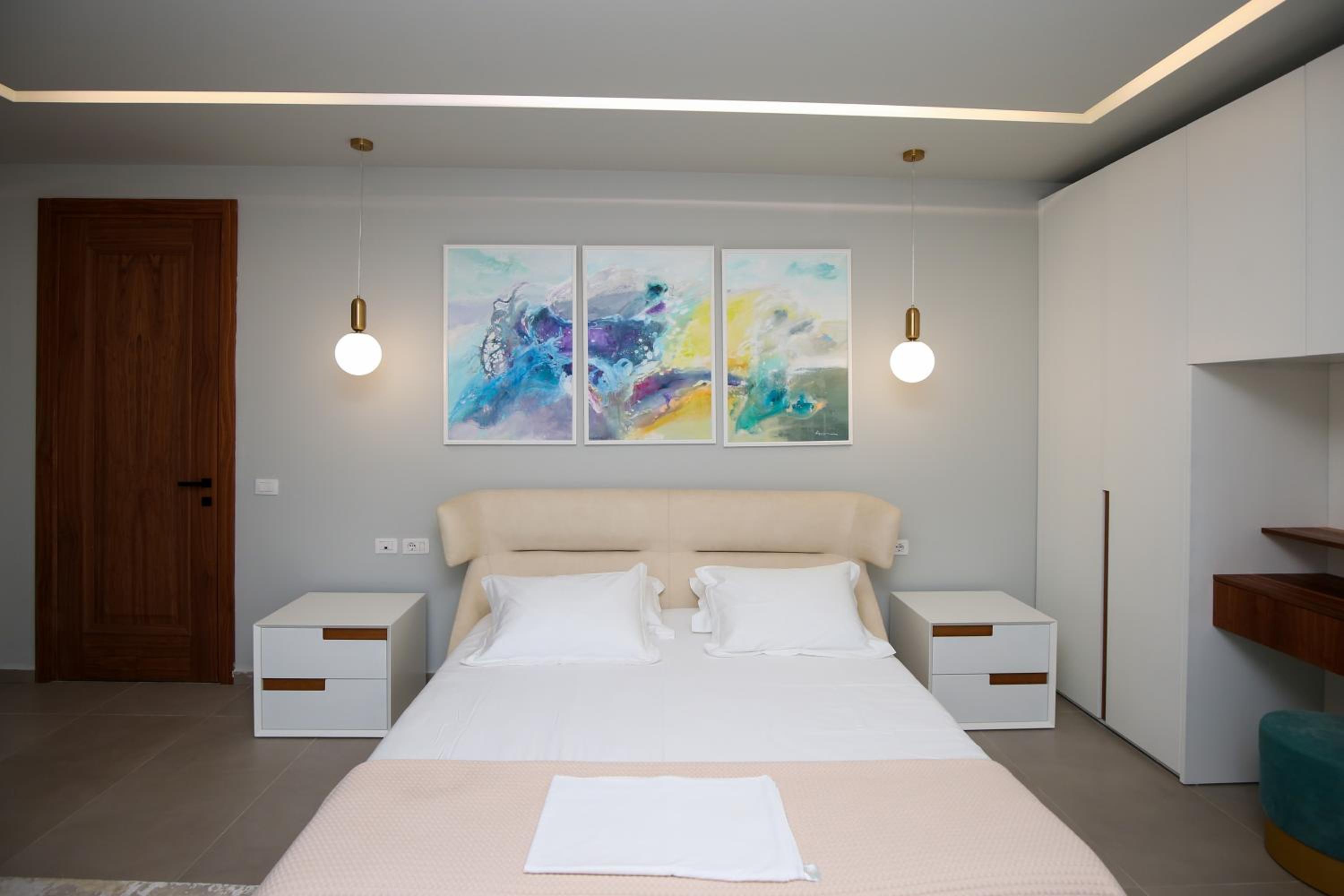 Luxurious 5 Bedroom Beach Villa