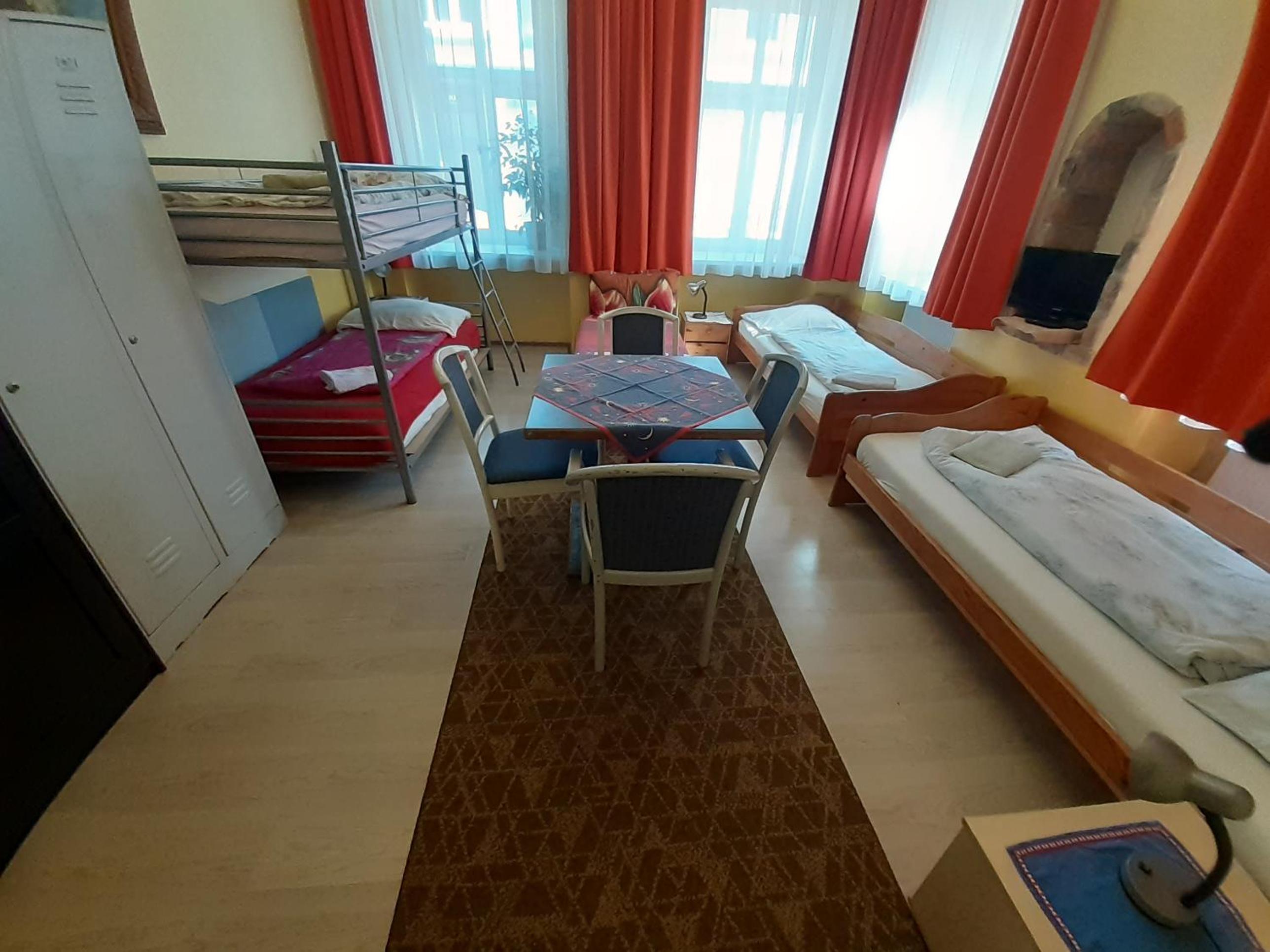 HappyHostel