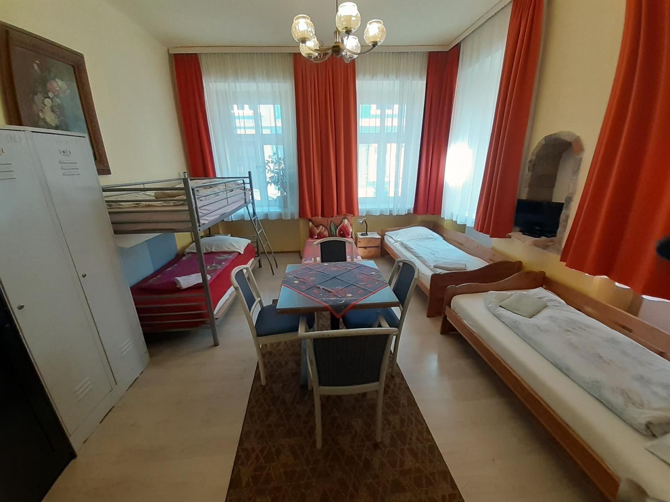 HappyHostel
