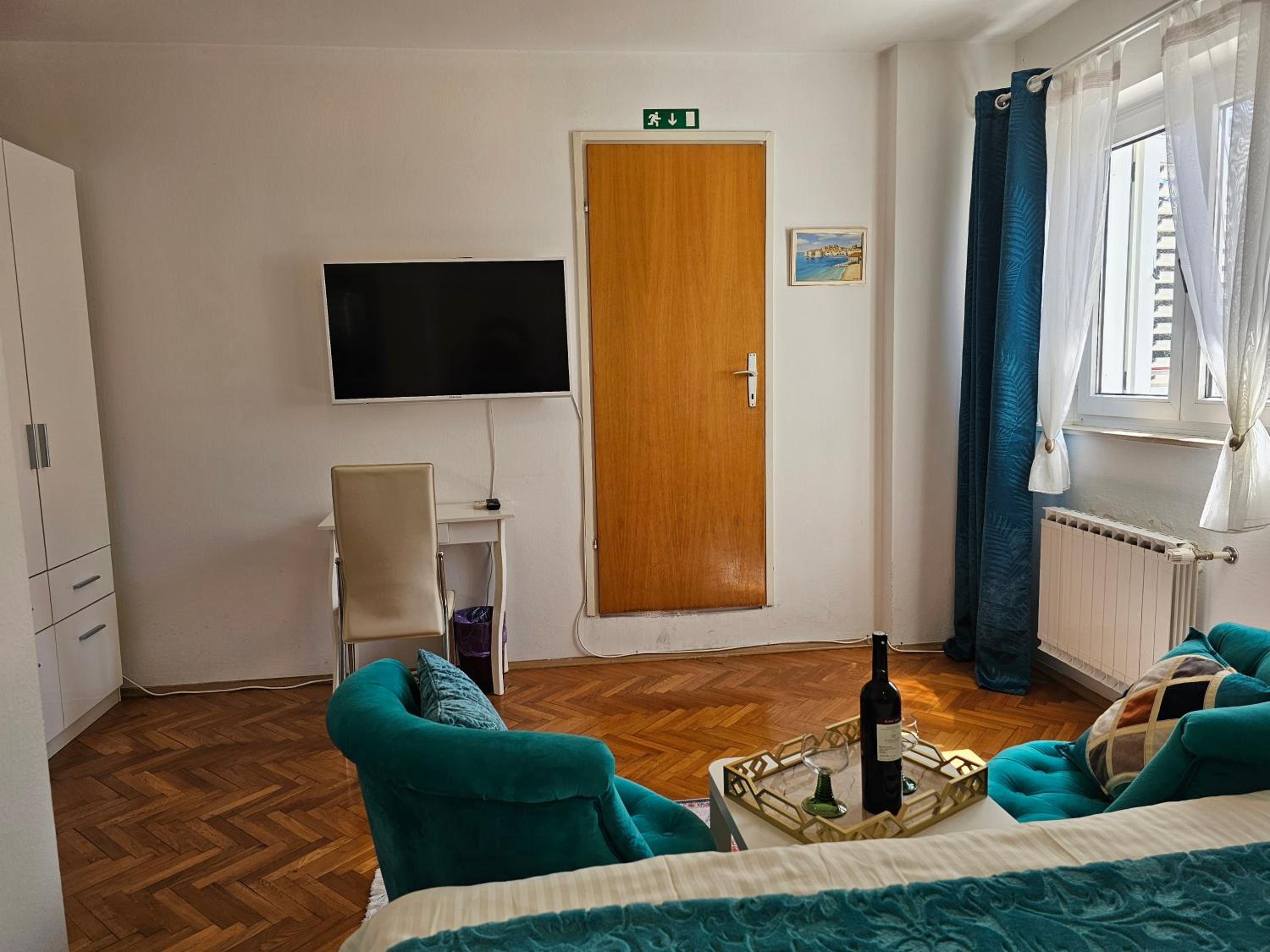 Adria Apartments and Rooms
