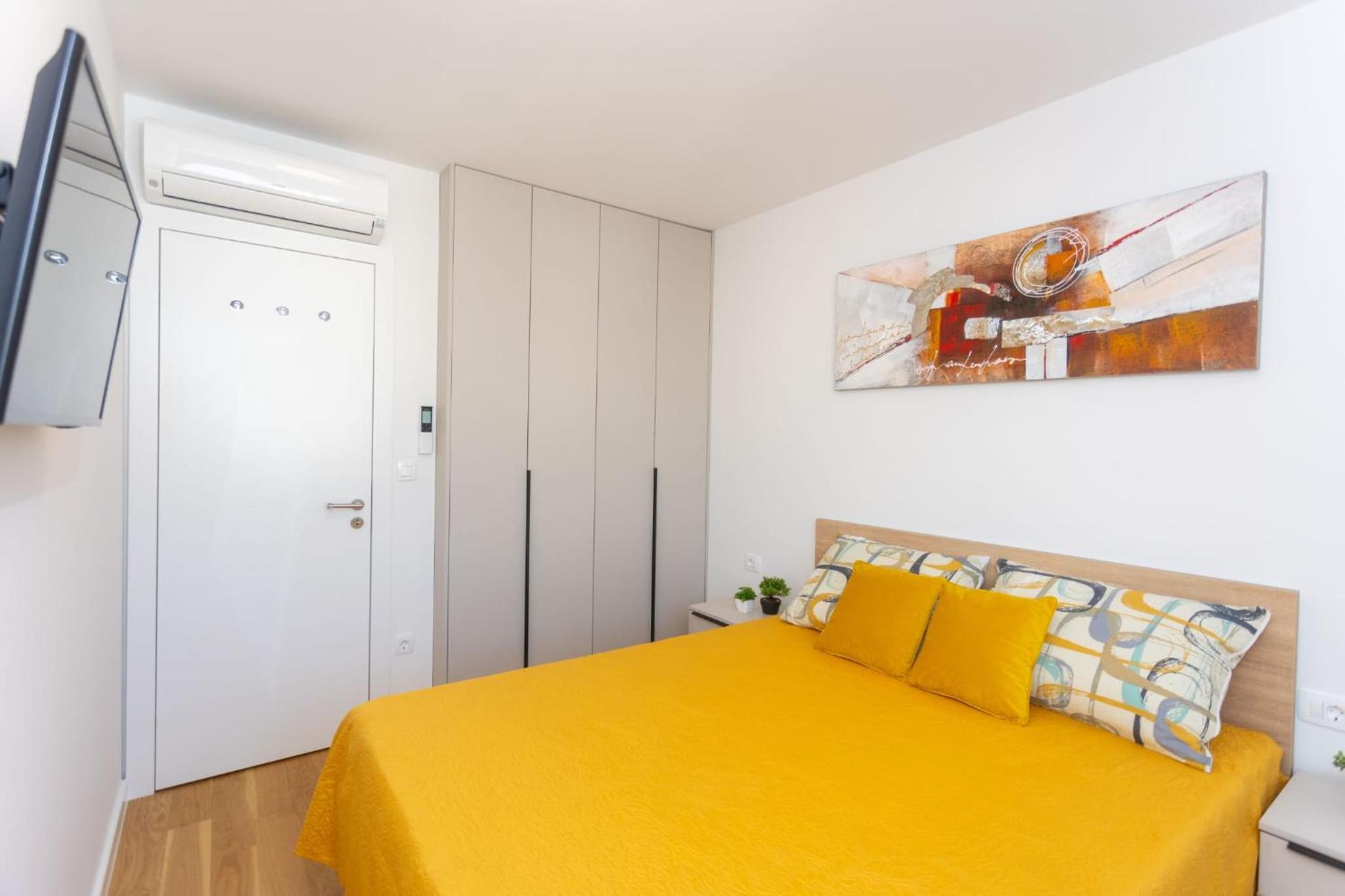Apartment - free parking in garage , mountain and seaview , quiet neighbourhood photo 5