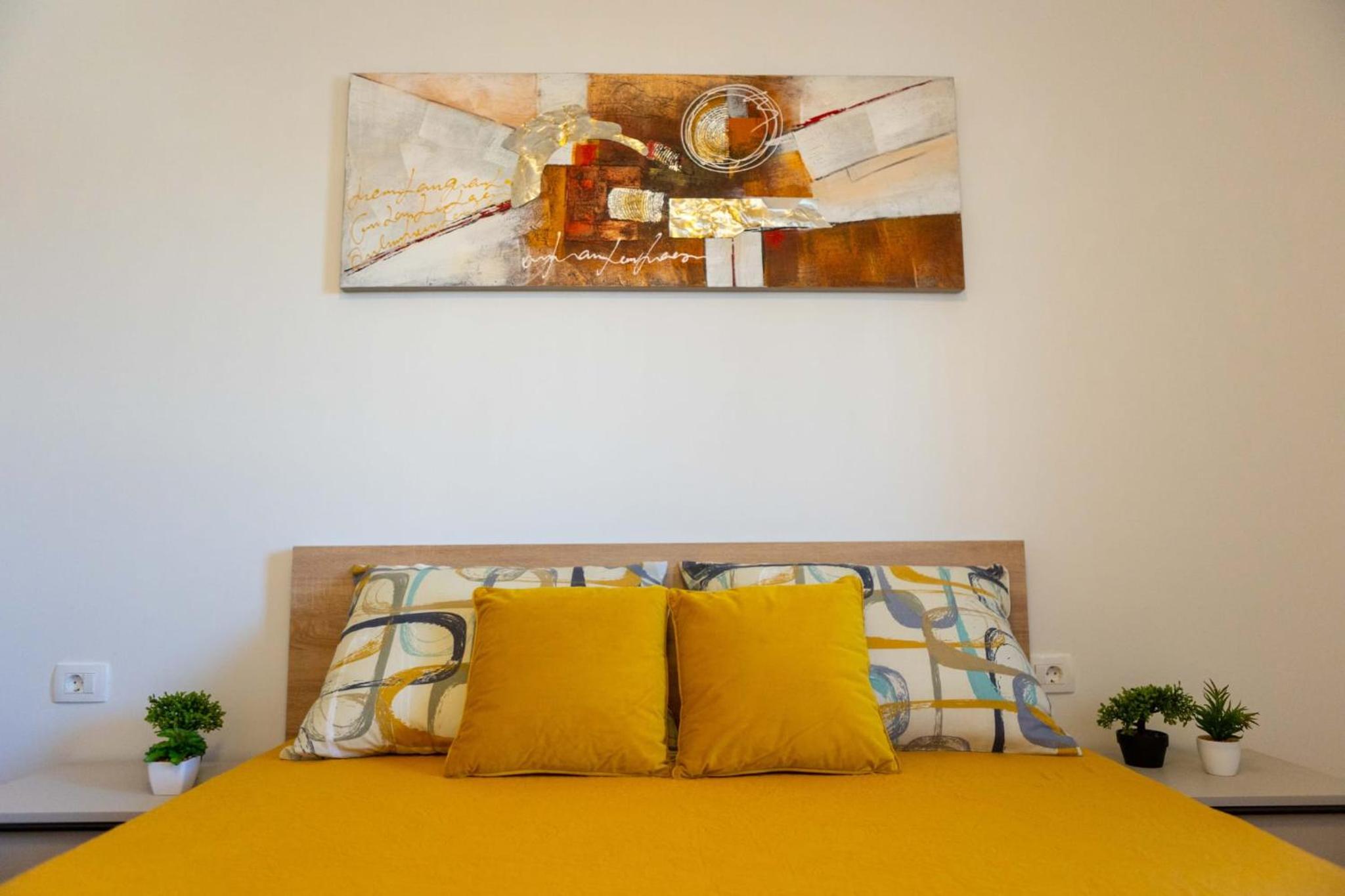 Apartment - free parking in garage , mountain and seaview , quiet neighbourhood photo 2