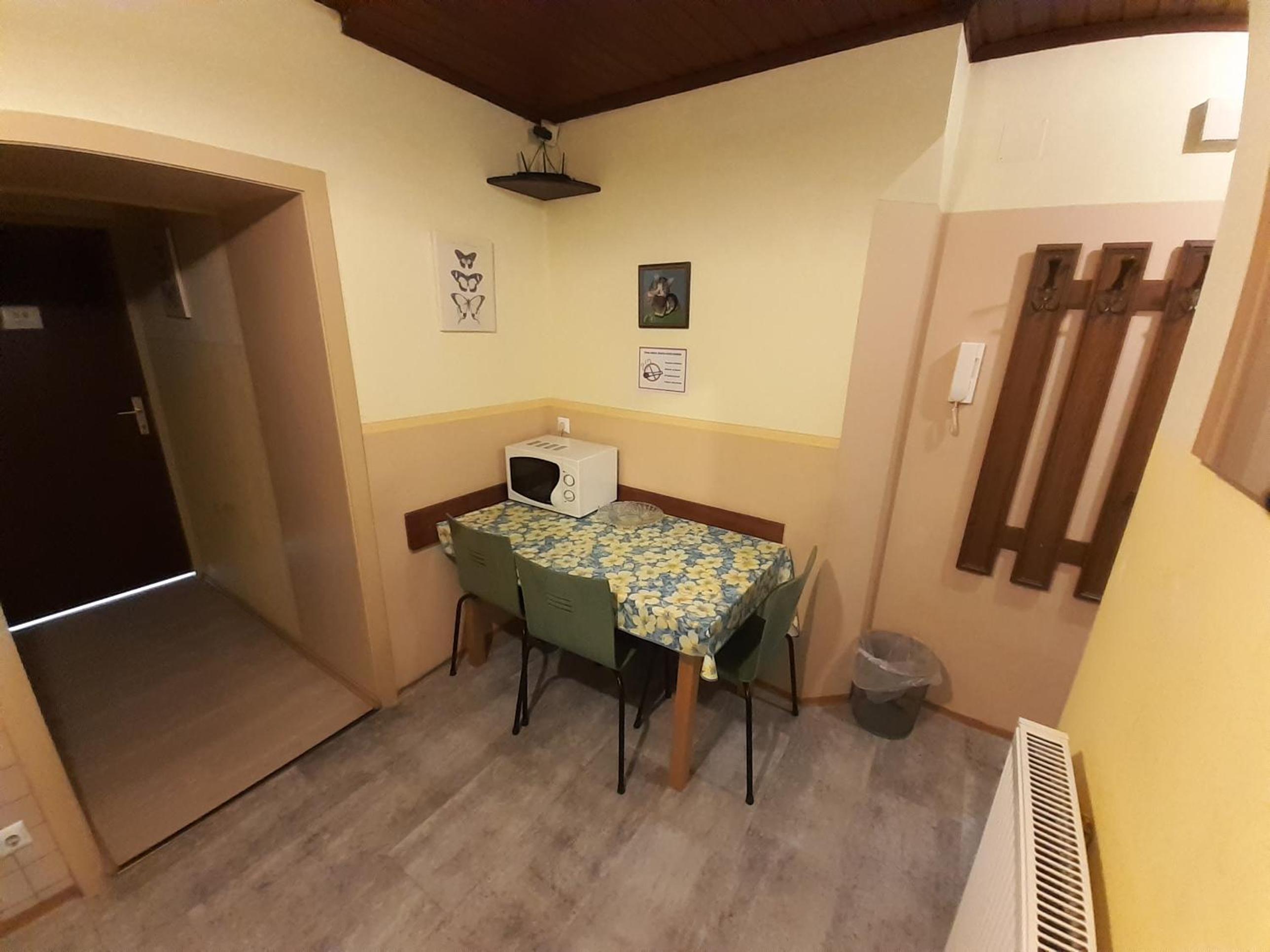 HappyHostel