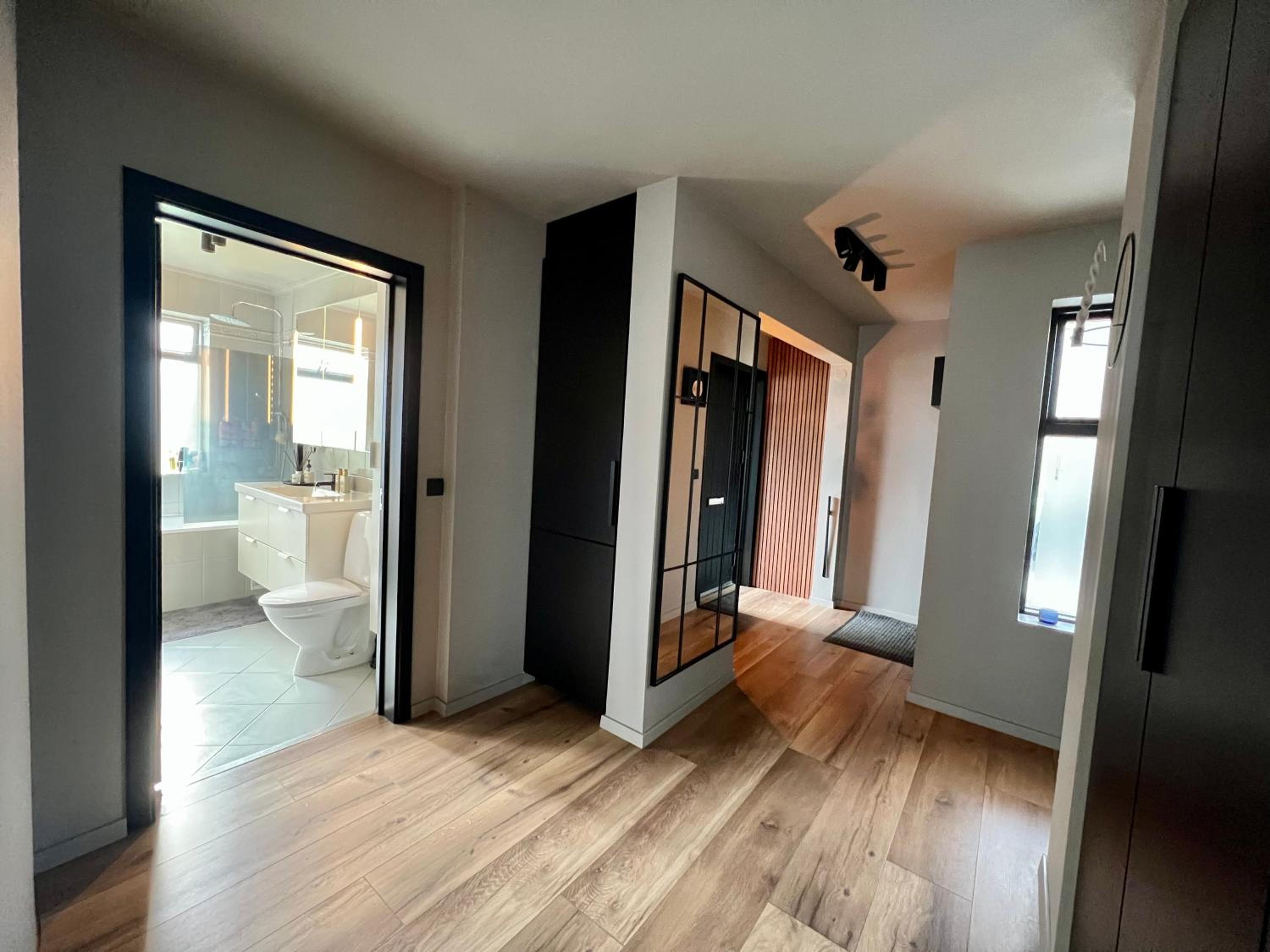 B17 Apartment