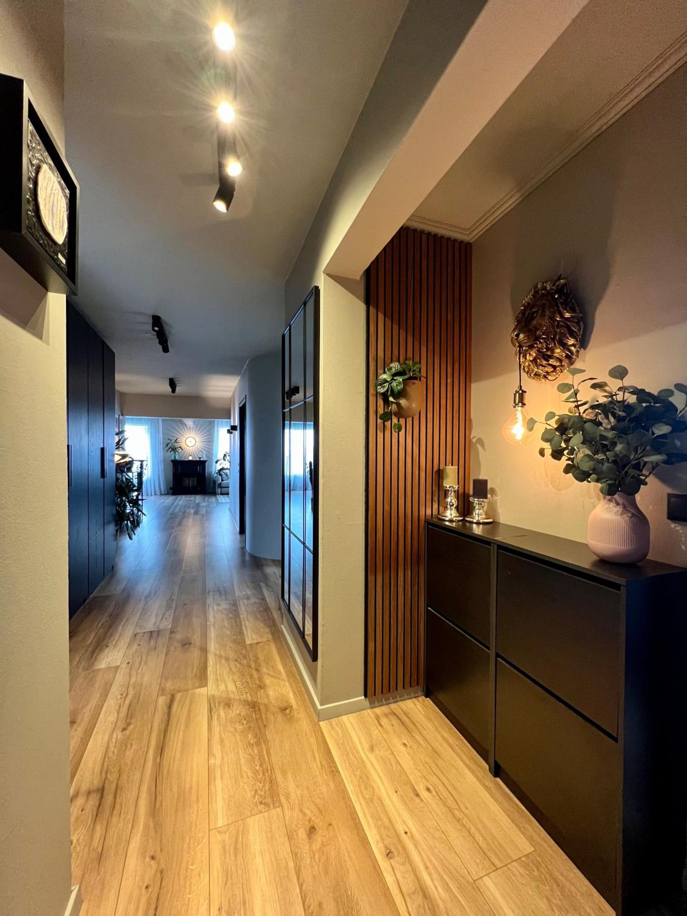 B17 Apartment
