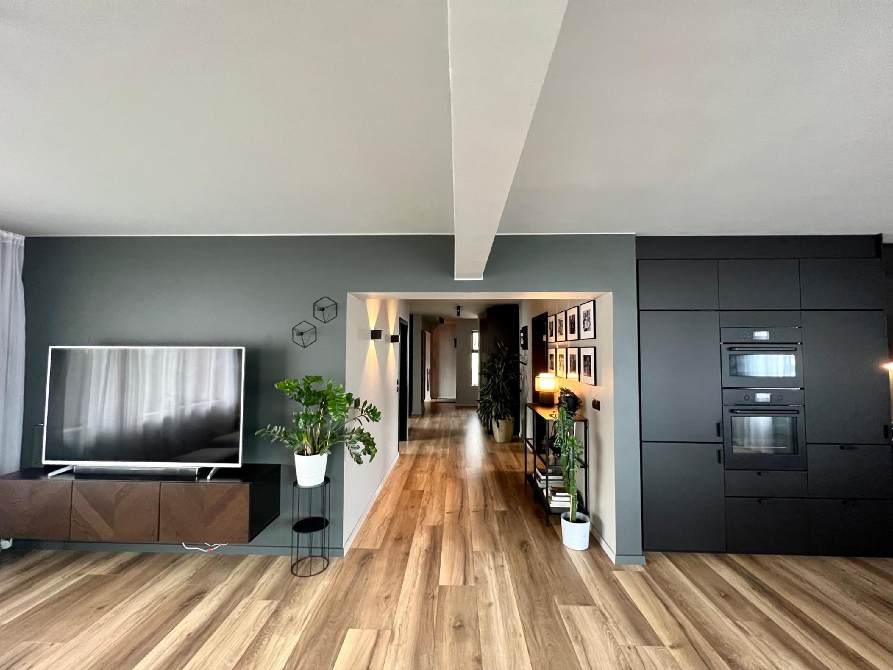 B17 Apartment