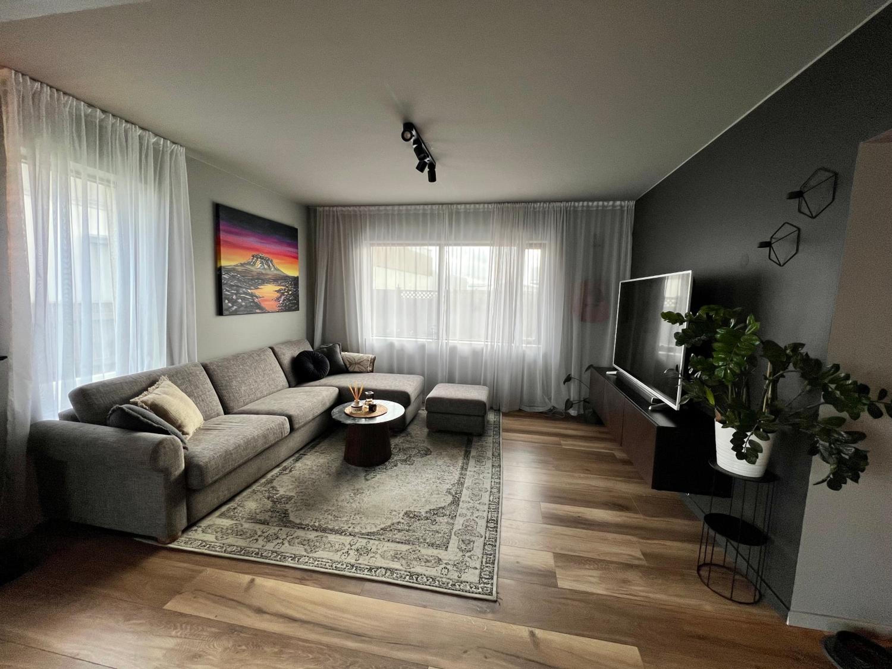 B17 Apartment