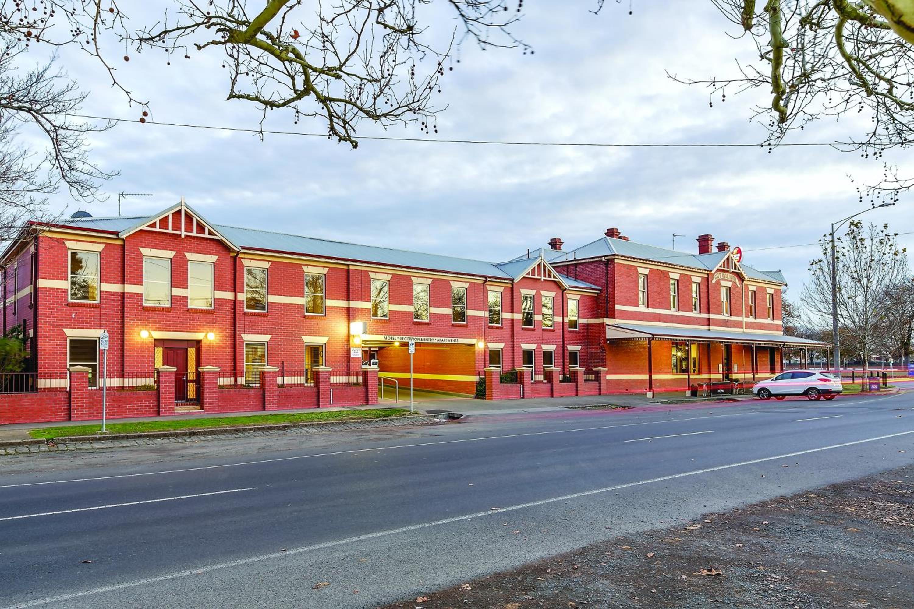 Hotel Lake Inn Ballarat