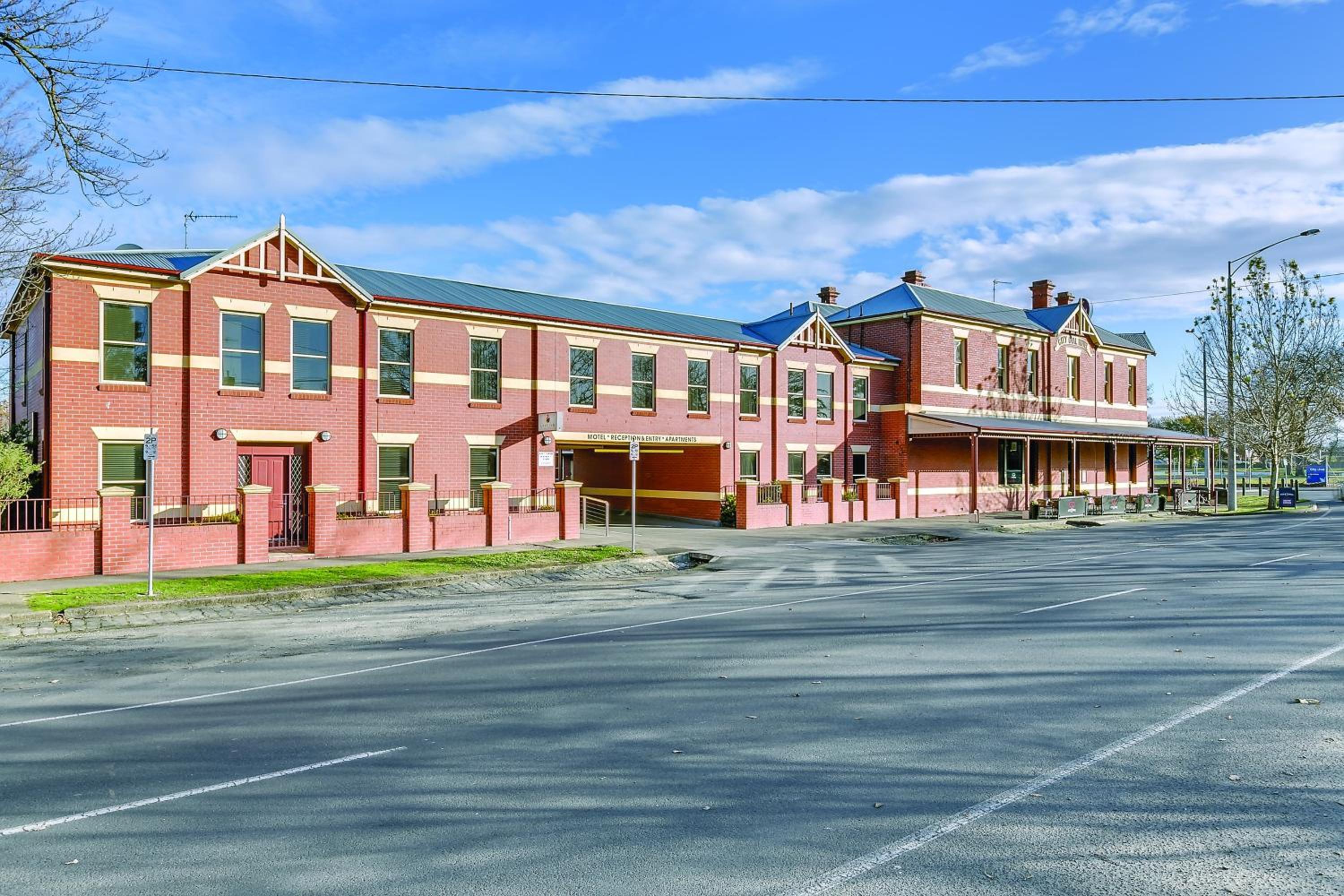 Ballarat Vacations - Lake Inn - Ballarat - Property Image 5