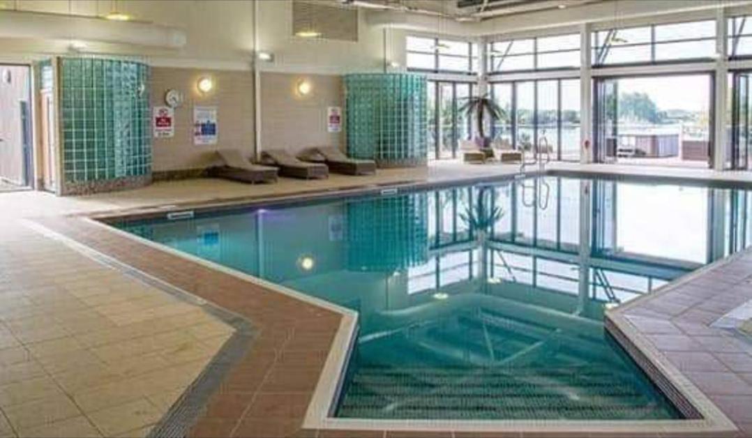 CaravanSleeps6-HotTub-Garden-WaterWonderland view 3