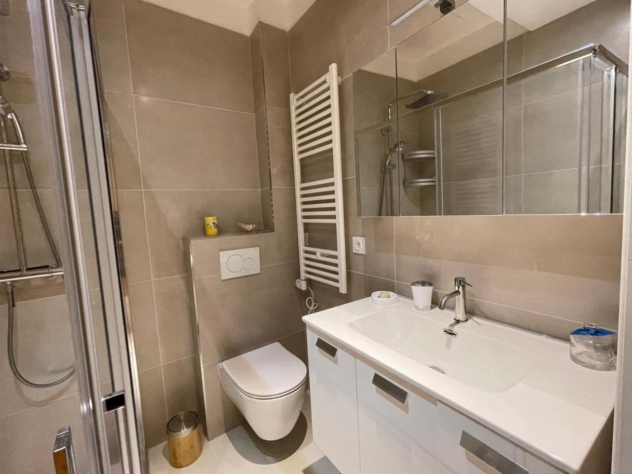 Ezevacances Studio Capuccino vue mer 5 mn plage 7 mn gare Wifi