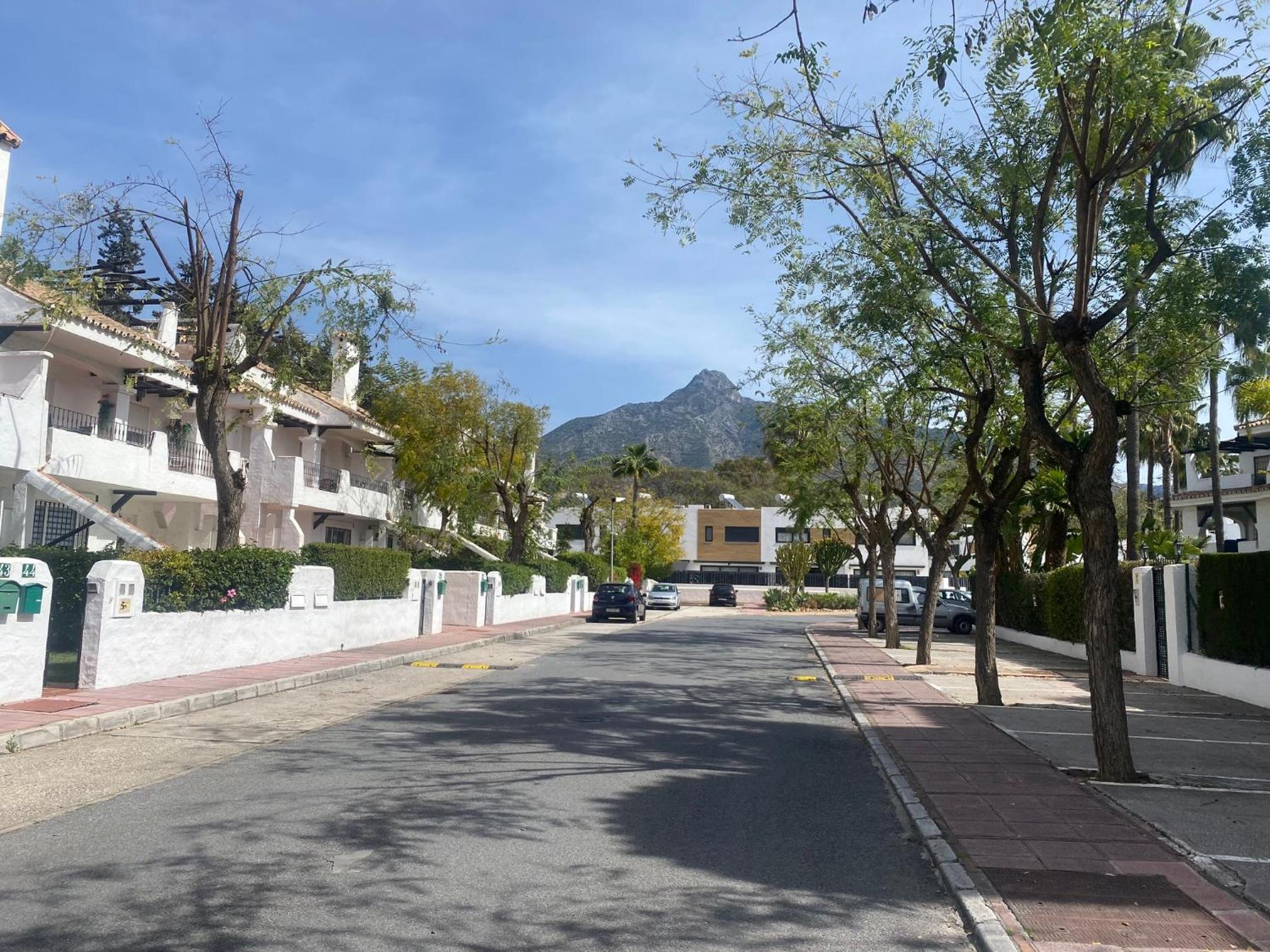 Newly Refurbished Townhouse Los Naranjos, Puerto Banus