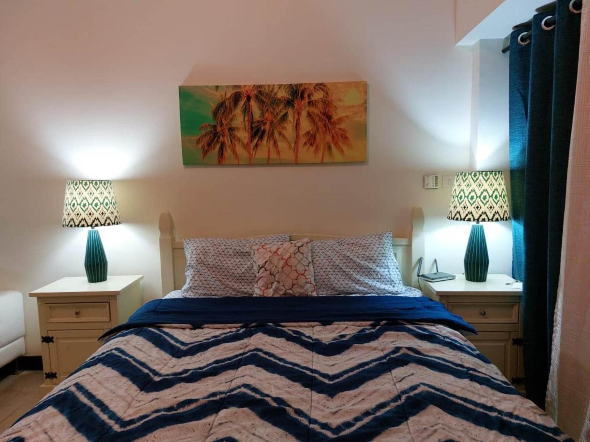 Click Stay - JLT - Entire Studio & Balcony Lakes view Apartment -AM