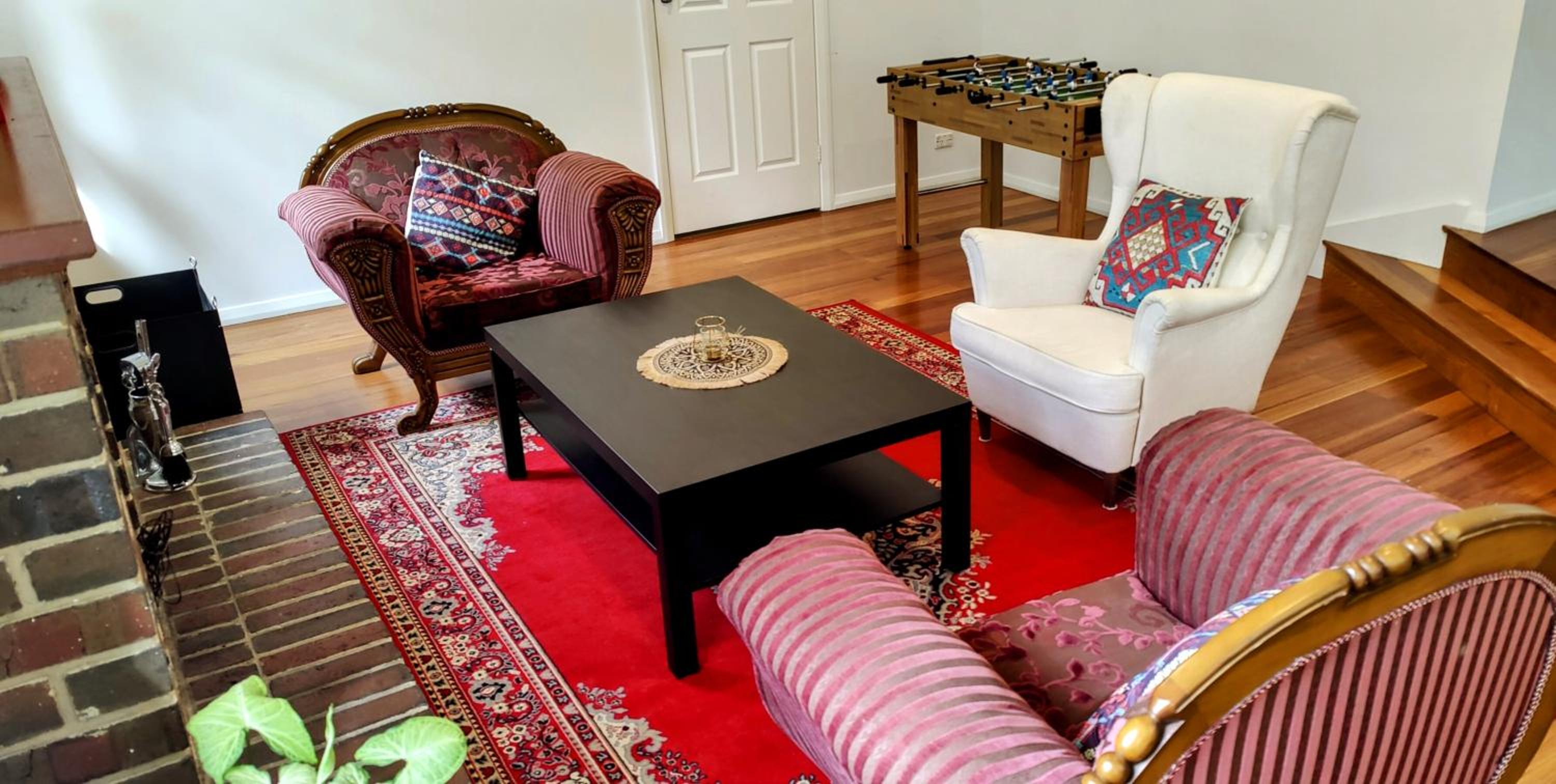 4-bedroom Acre Retreat with Pool & Garden - Pets and Long Stays Welcome