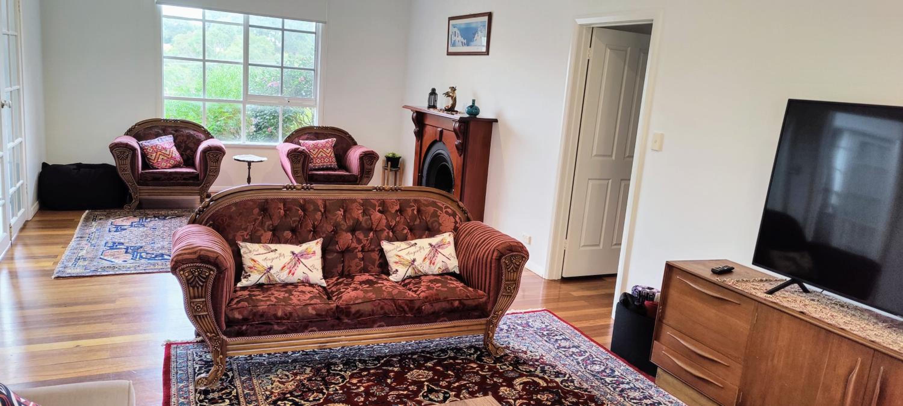 4-bedroom Acre Retreat with Pool & Garden - Pets and Long Stays Welcome