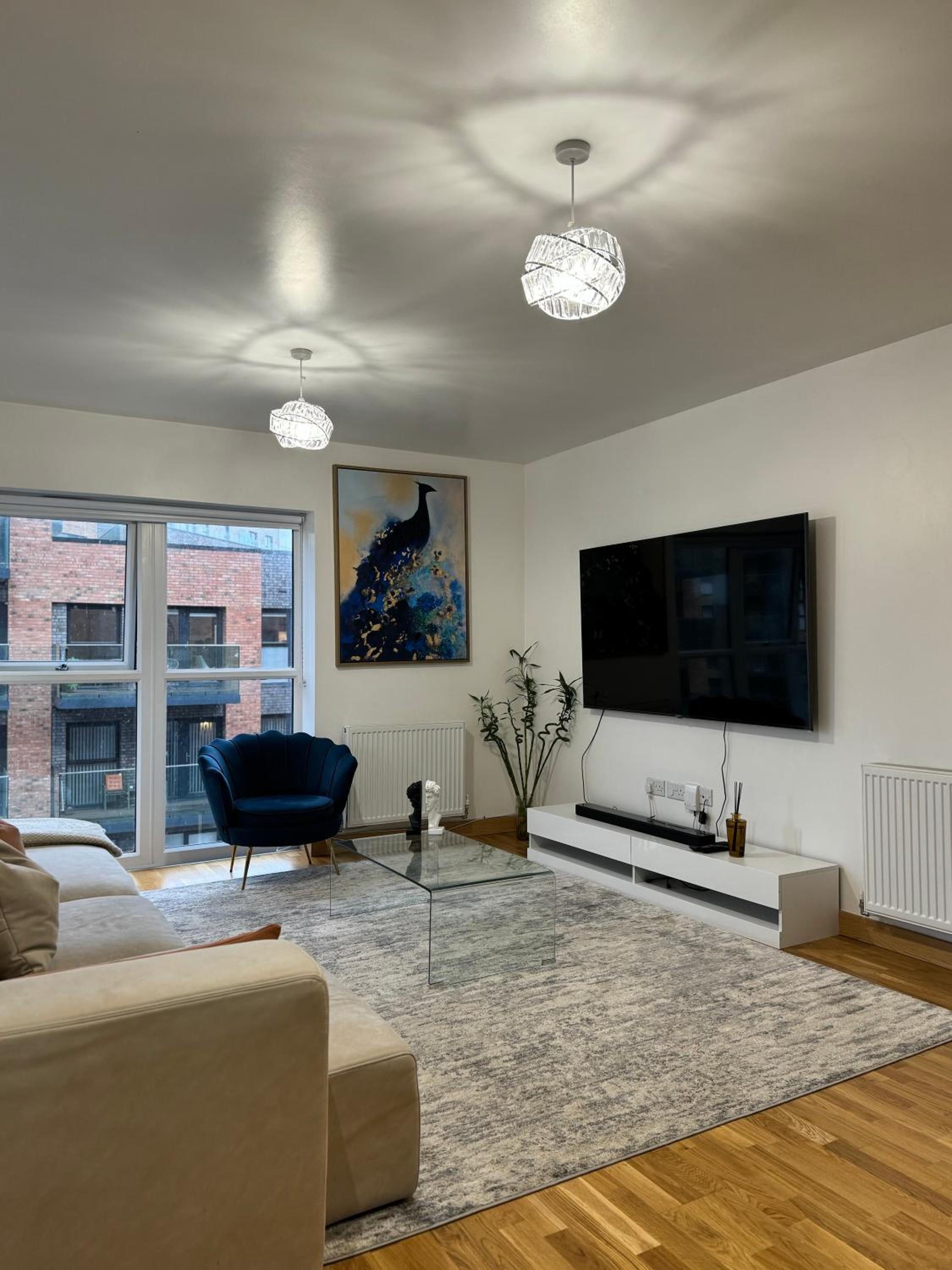 Luxury Lakeview Apartment