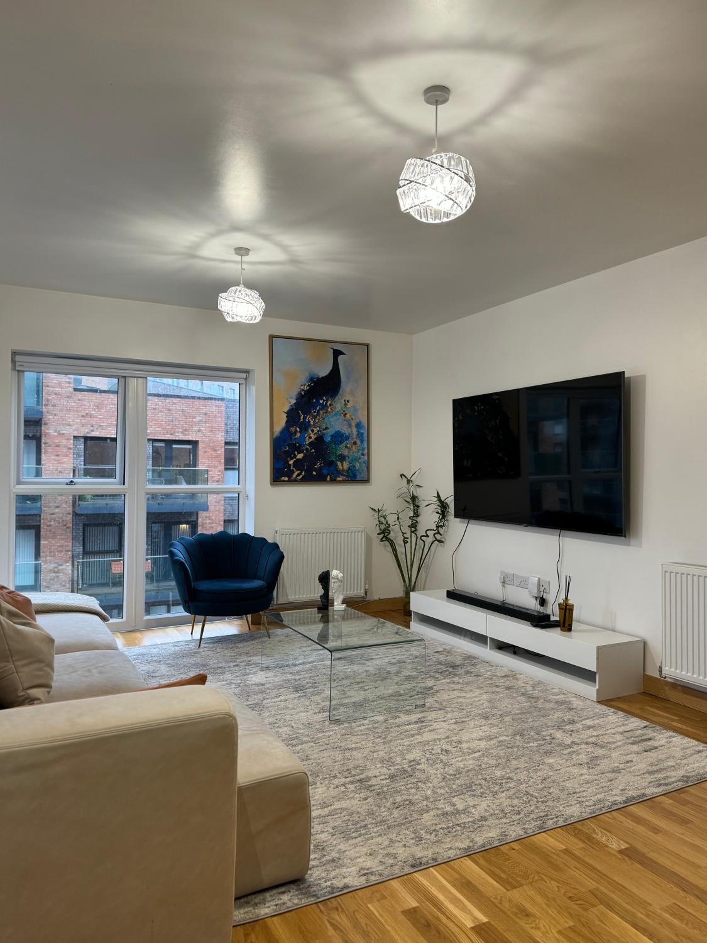 Luxury Lakeview Apartment