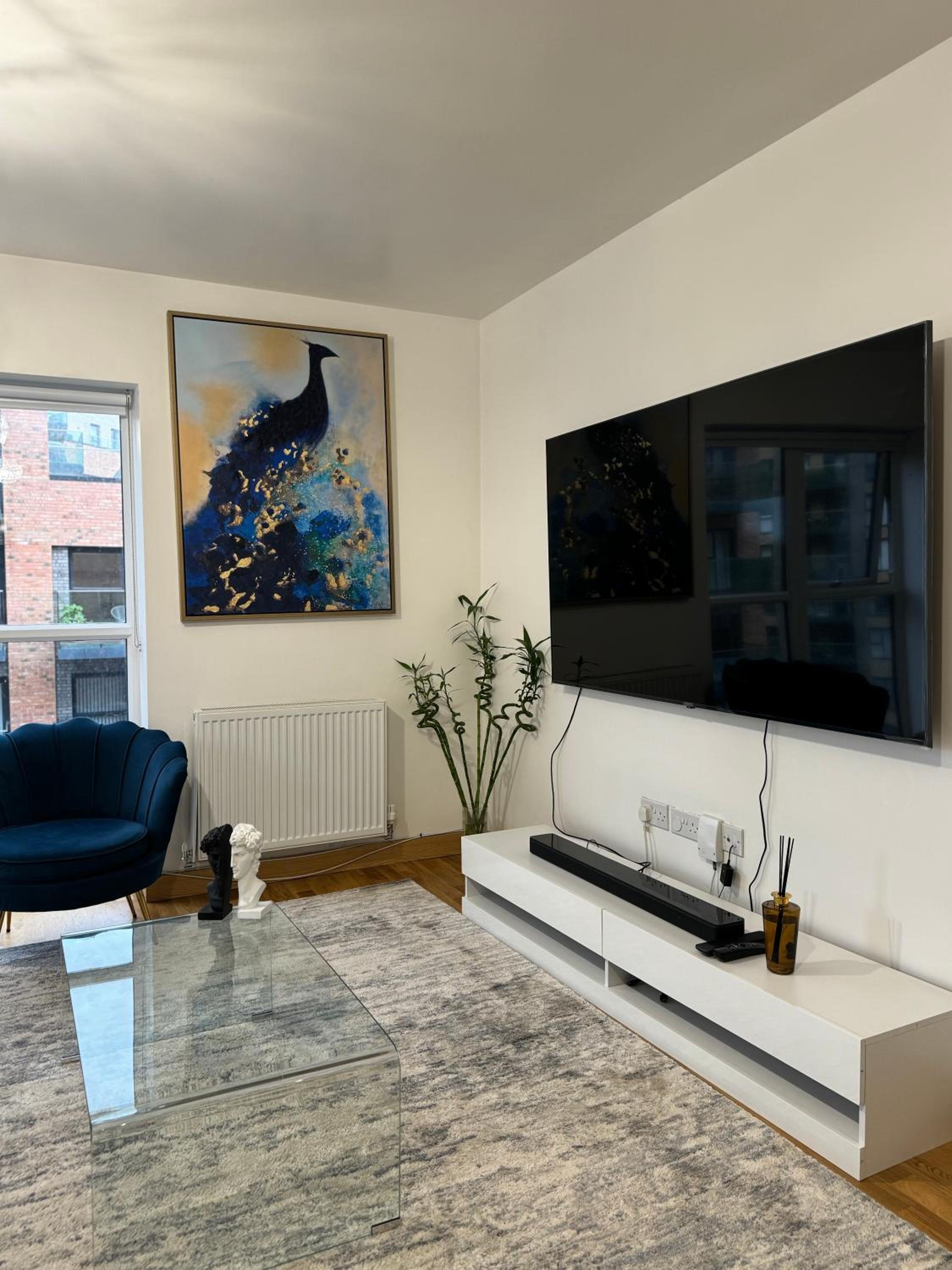 Luxury Lakeview Apartment