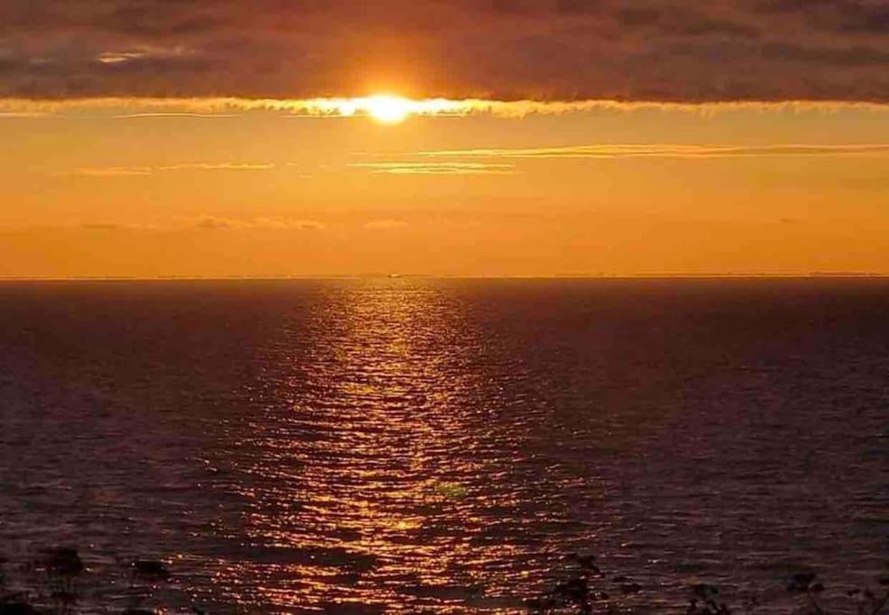 The Phoenix by the Sea- 2 bedroom flat in hunny