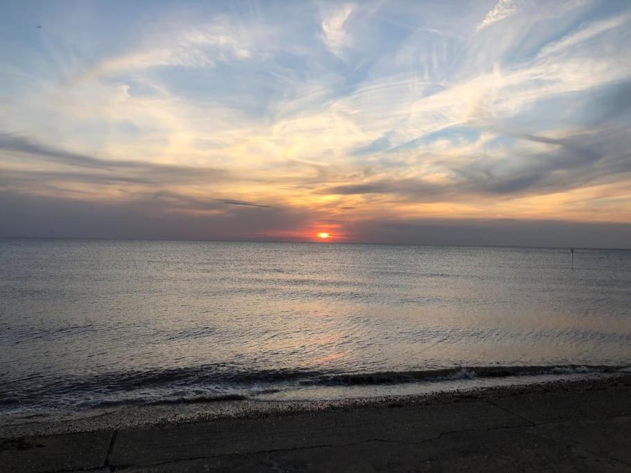 The Phoenix by the Sea- 2 bedroom flat in hunny