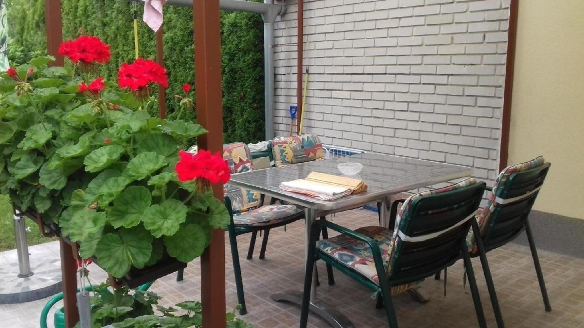 Klimatisiertes Ferienhaus in Bükfürdö mit Garten
