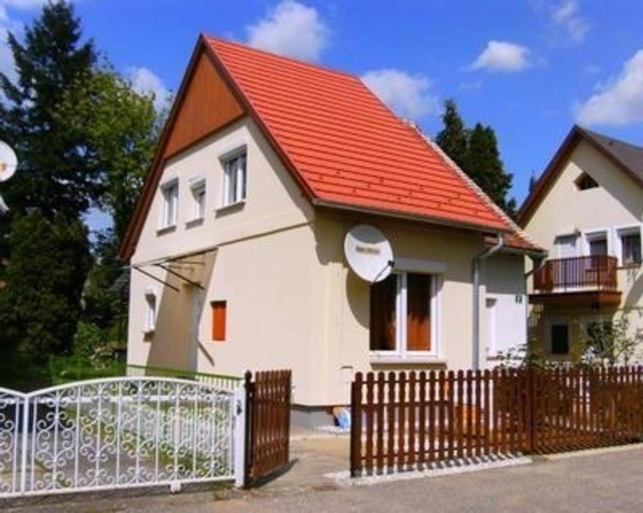 Klimatisiertes Ferienhaus in Bükfürdö mit Garten